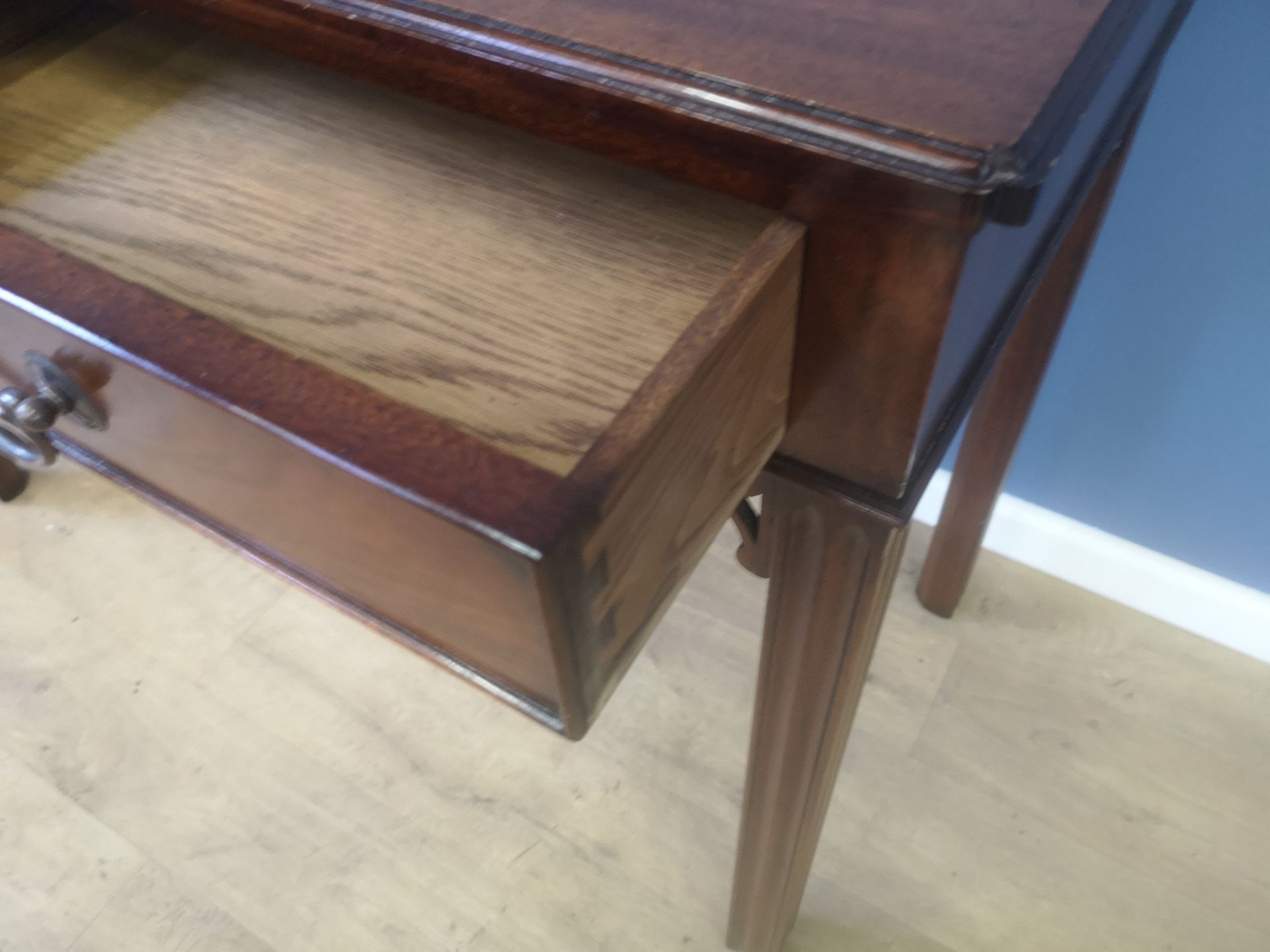 Contemporary mahogany side table - Image 5 of 6