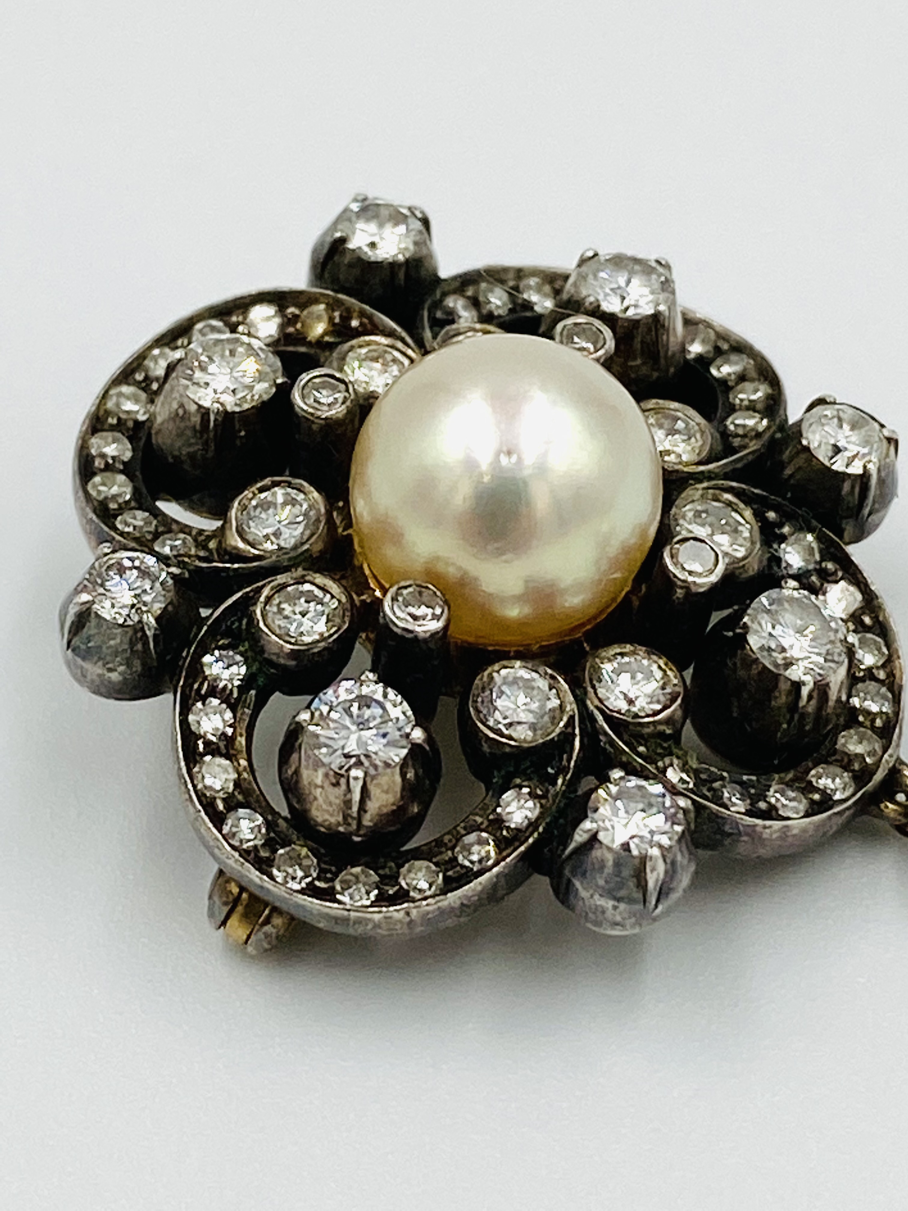 Pearl and diamond drop brooch - Image 3 of 4