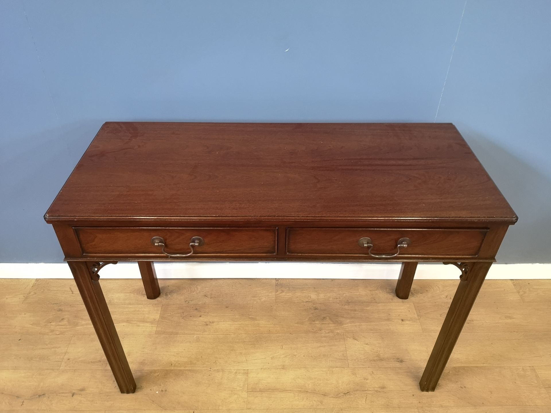 Contemporary mahogany side table - Image 2 of 6