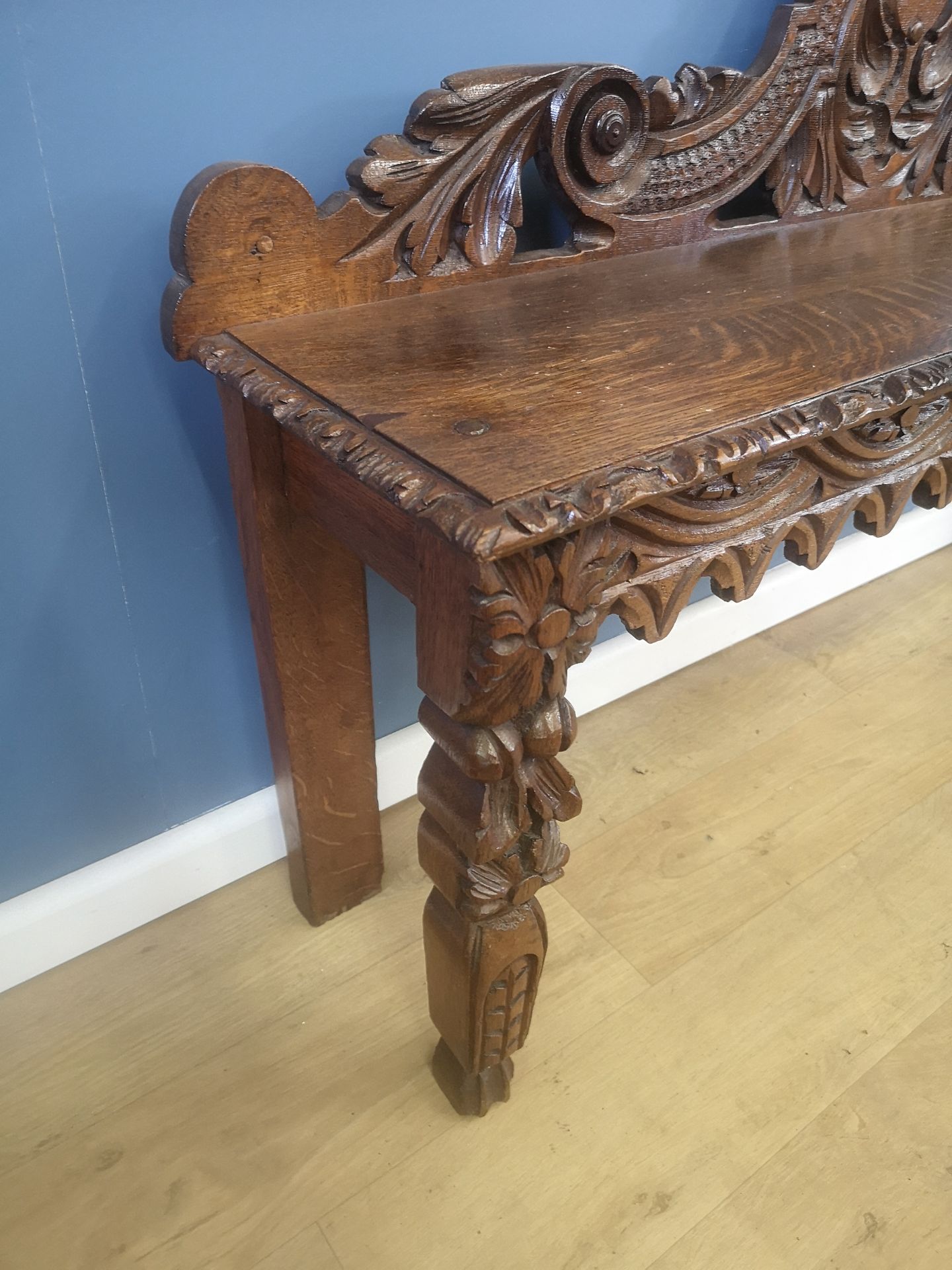 Carved oak bench seat - Image 4 of 5