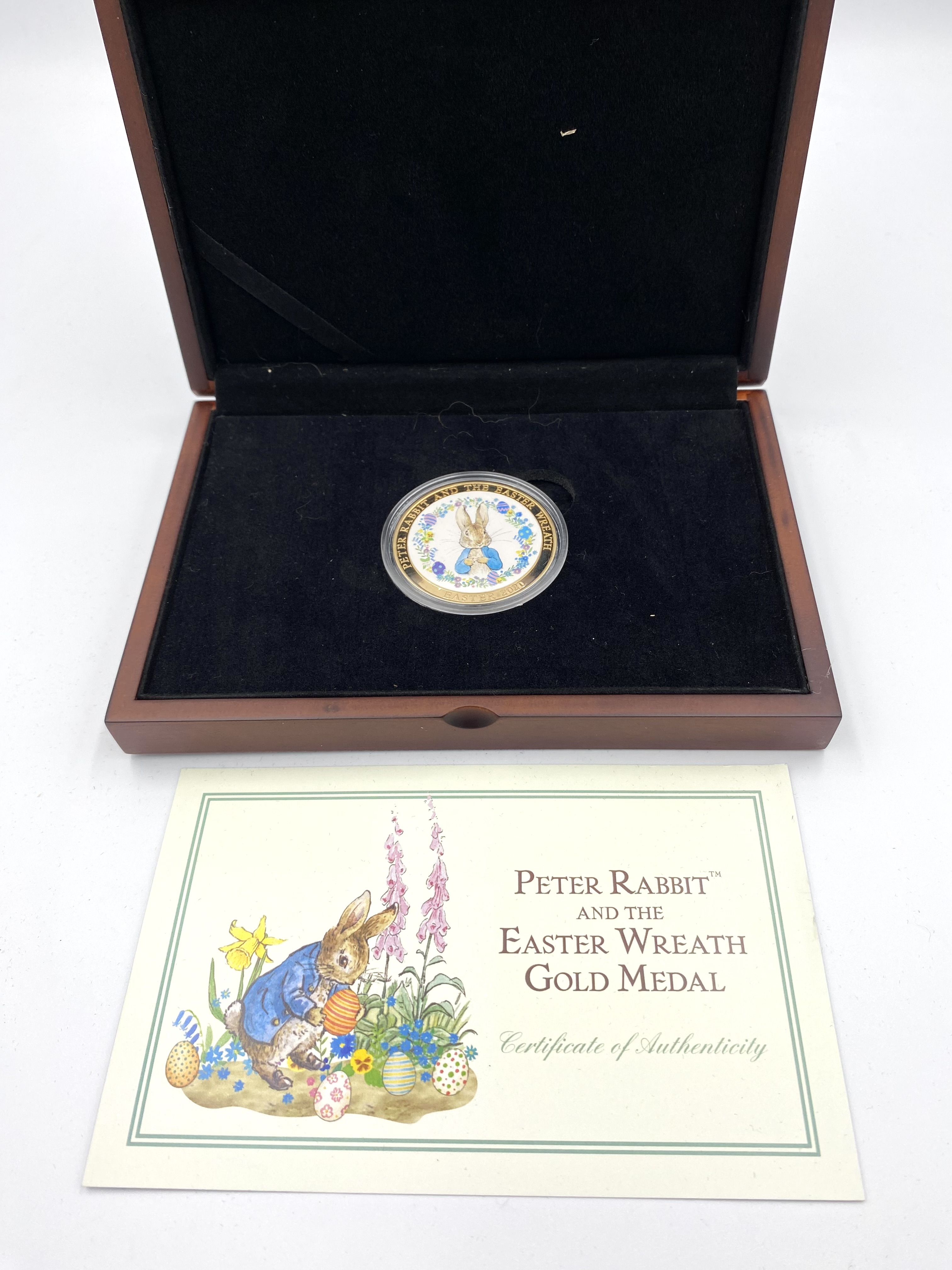 Mint Editions Limited Edition 9/30 "Peter Rabbit and the Easter Wreath" Gold Medal - Image 2 of 3