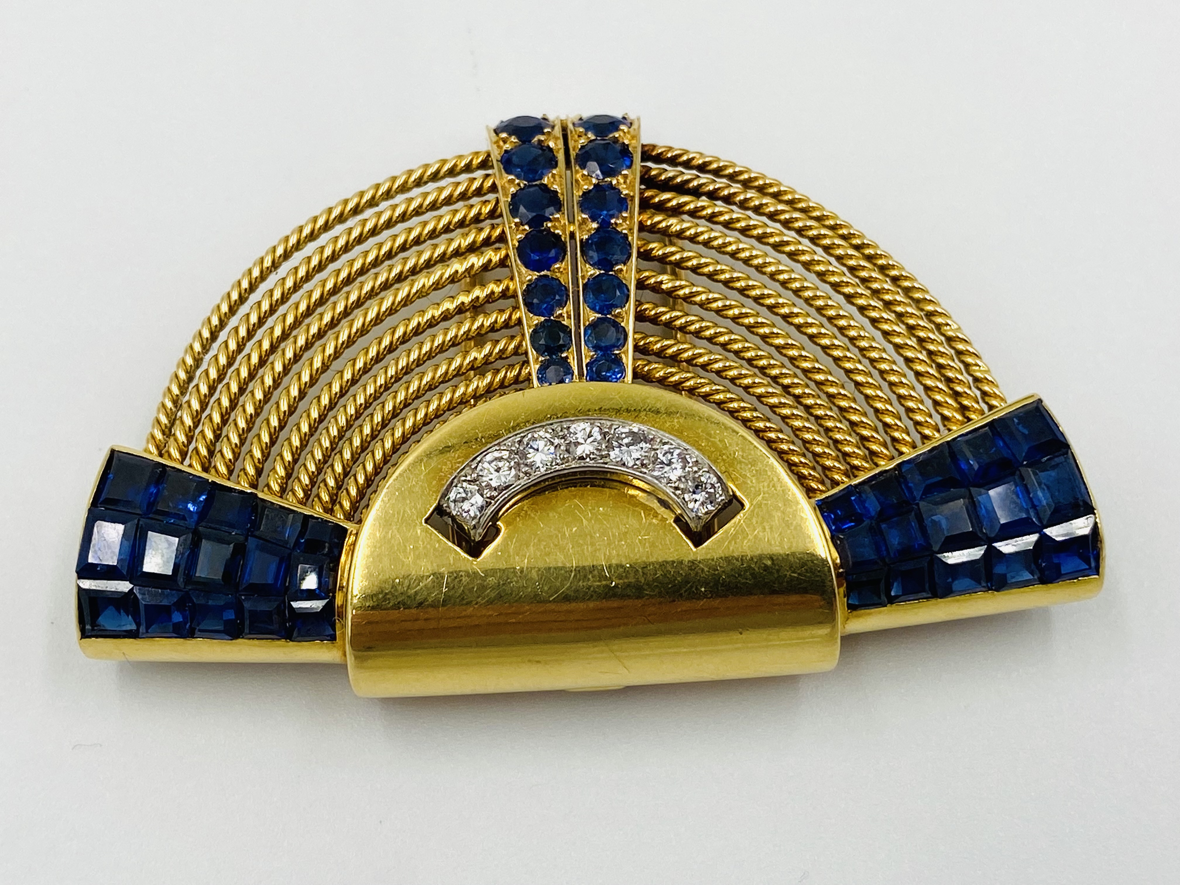 Franch gold clip set with sapphires and diamonds - Image 8 of 9