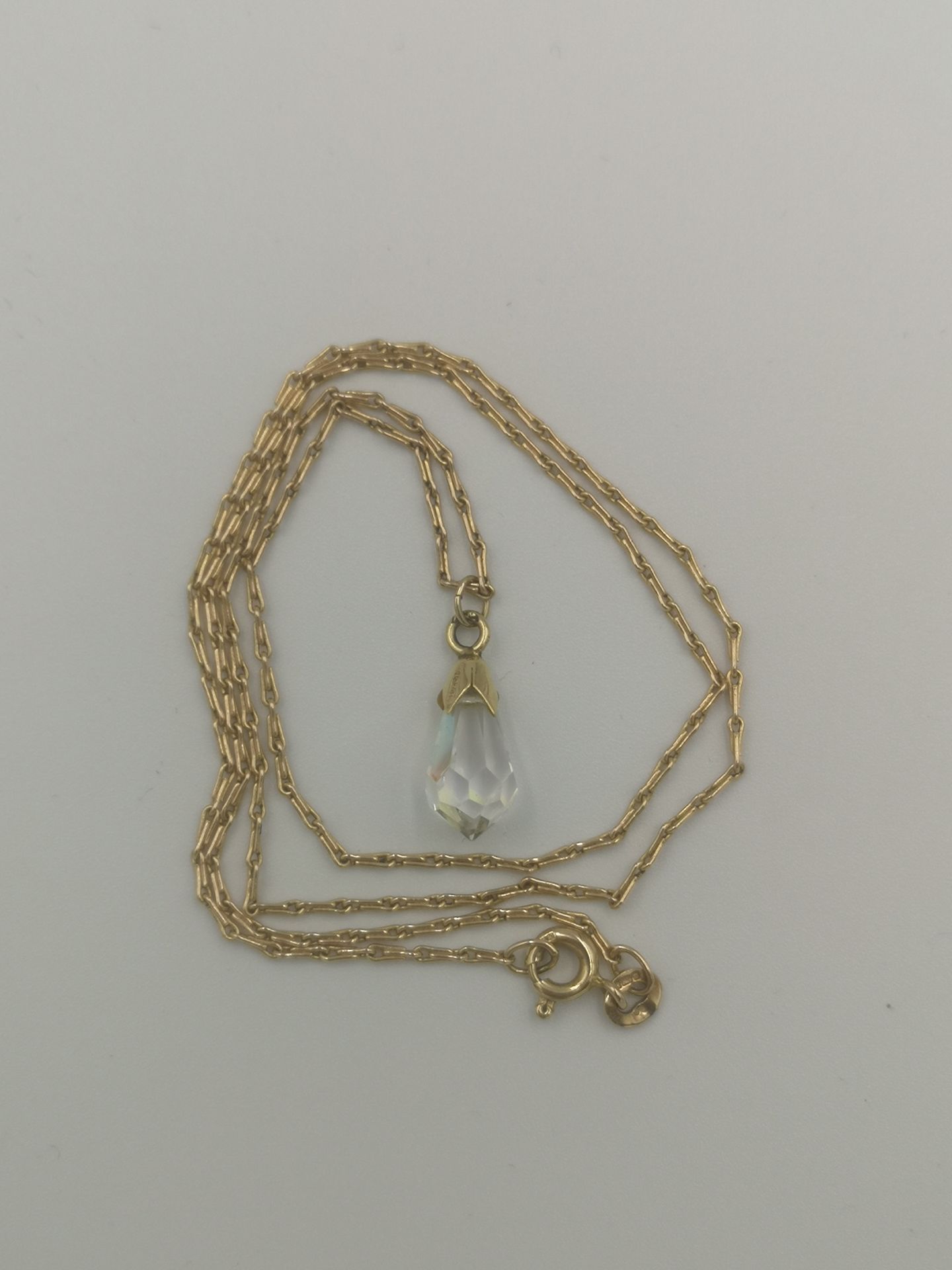 9ct gold chain with 9ct gold set glass pendant - Image 2 of 3