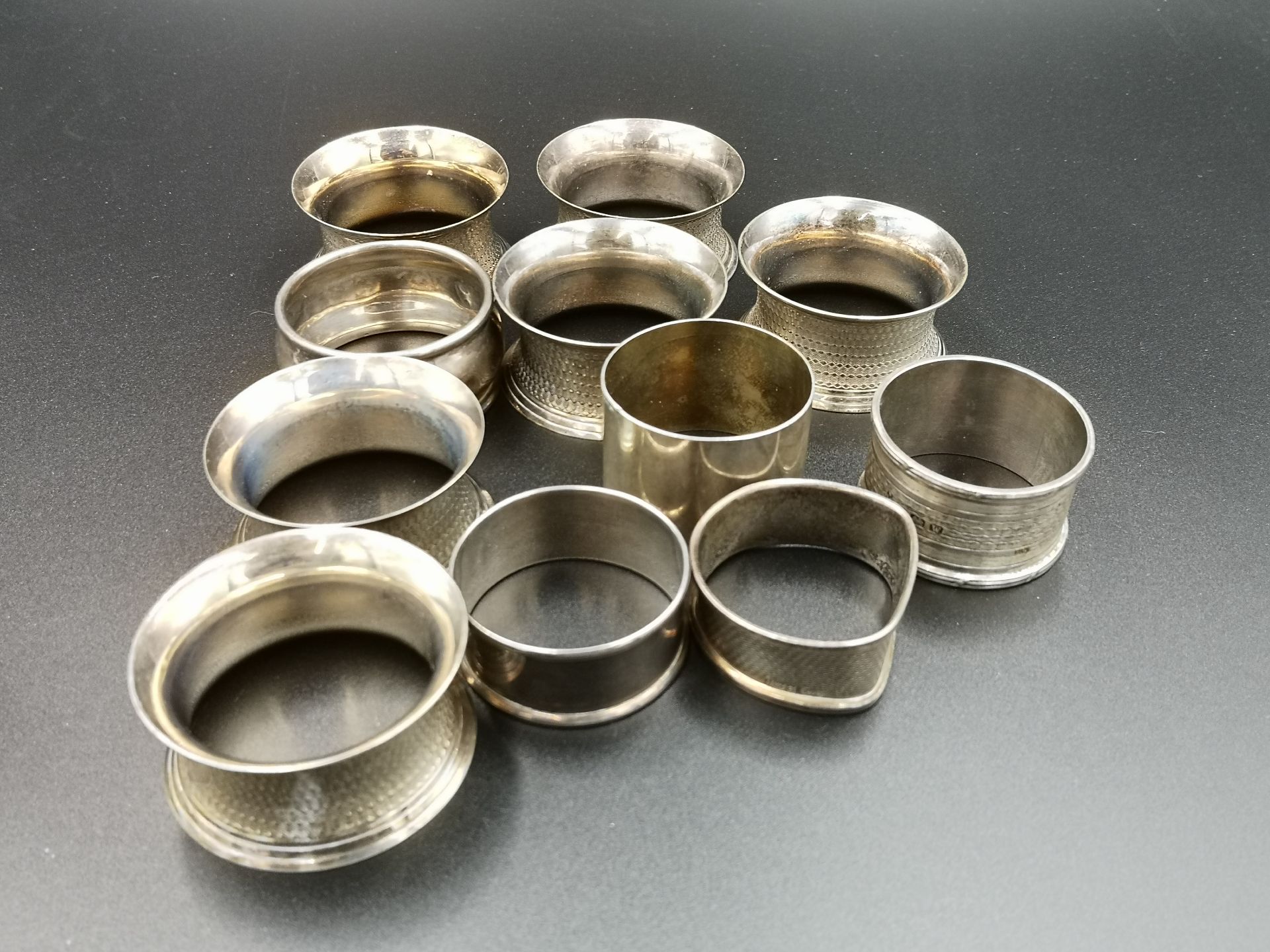 Quantity of silver and silverplate napkin rings - Image 6 of 6