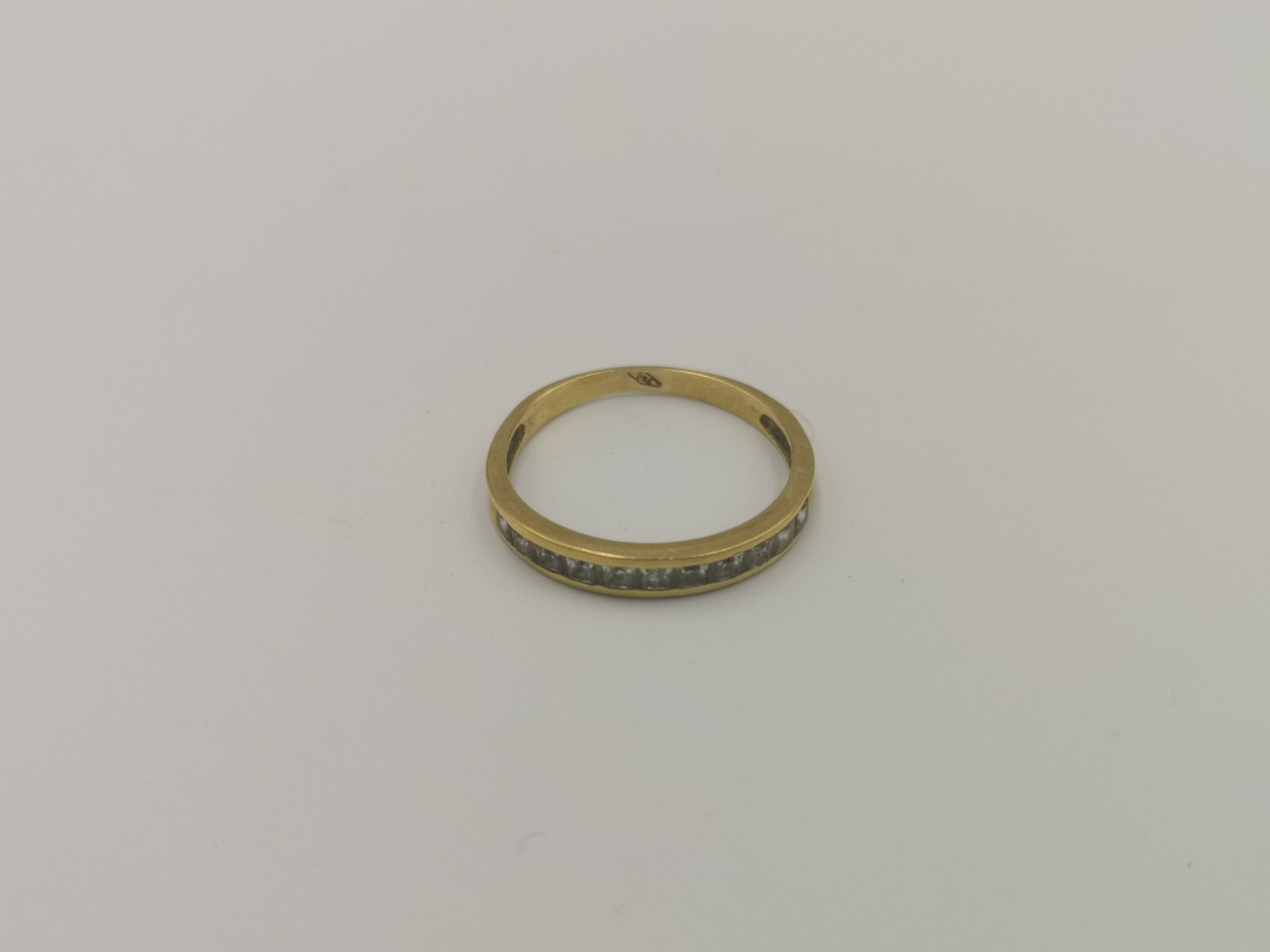 18ct gold 1/2 eternity ring - Image 4 of 4