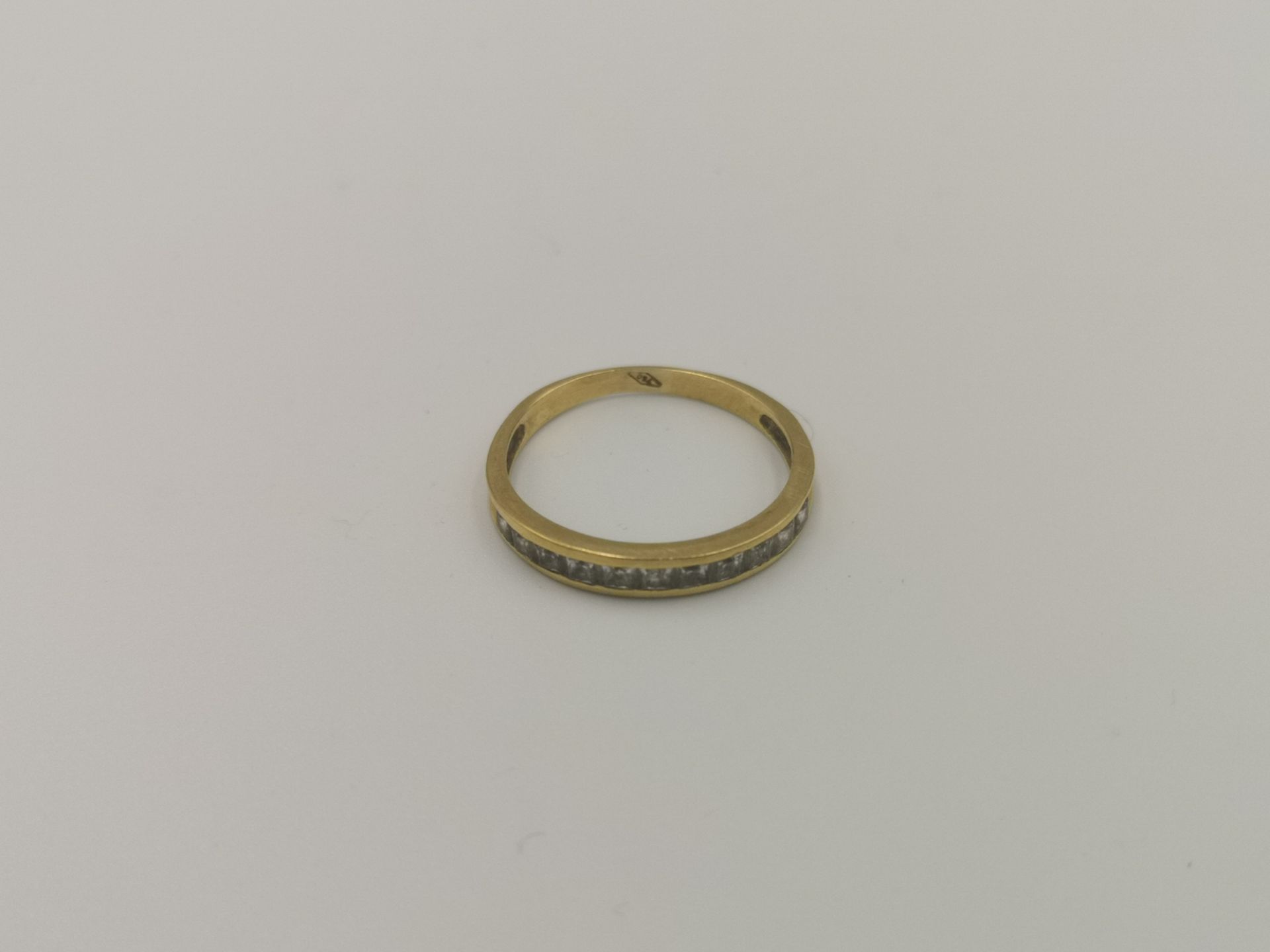 18ct gold 1/2 eternity ring - Image 4 of 4