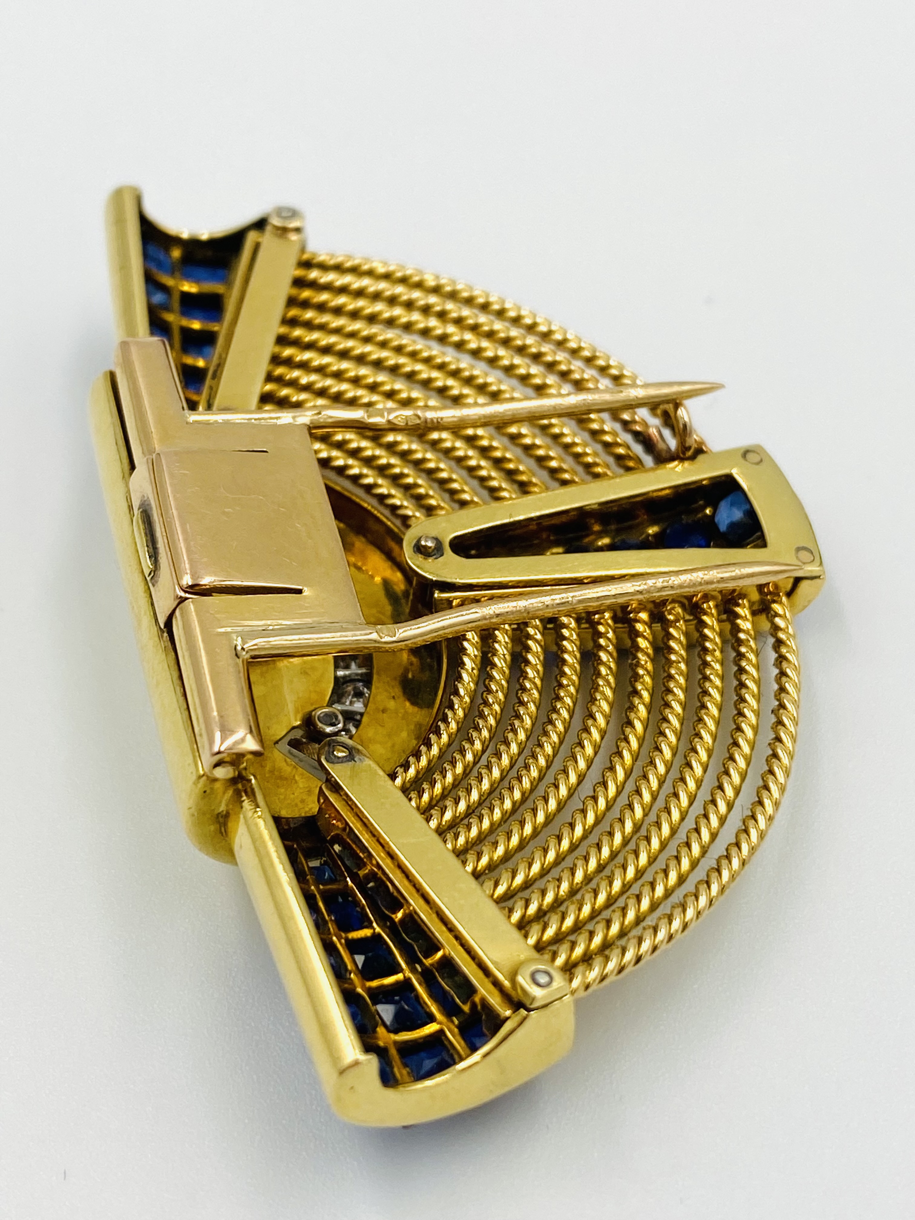 Franch gold clip set with sapphires and diamonds - Image 6 of 9