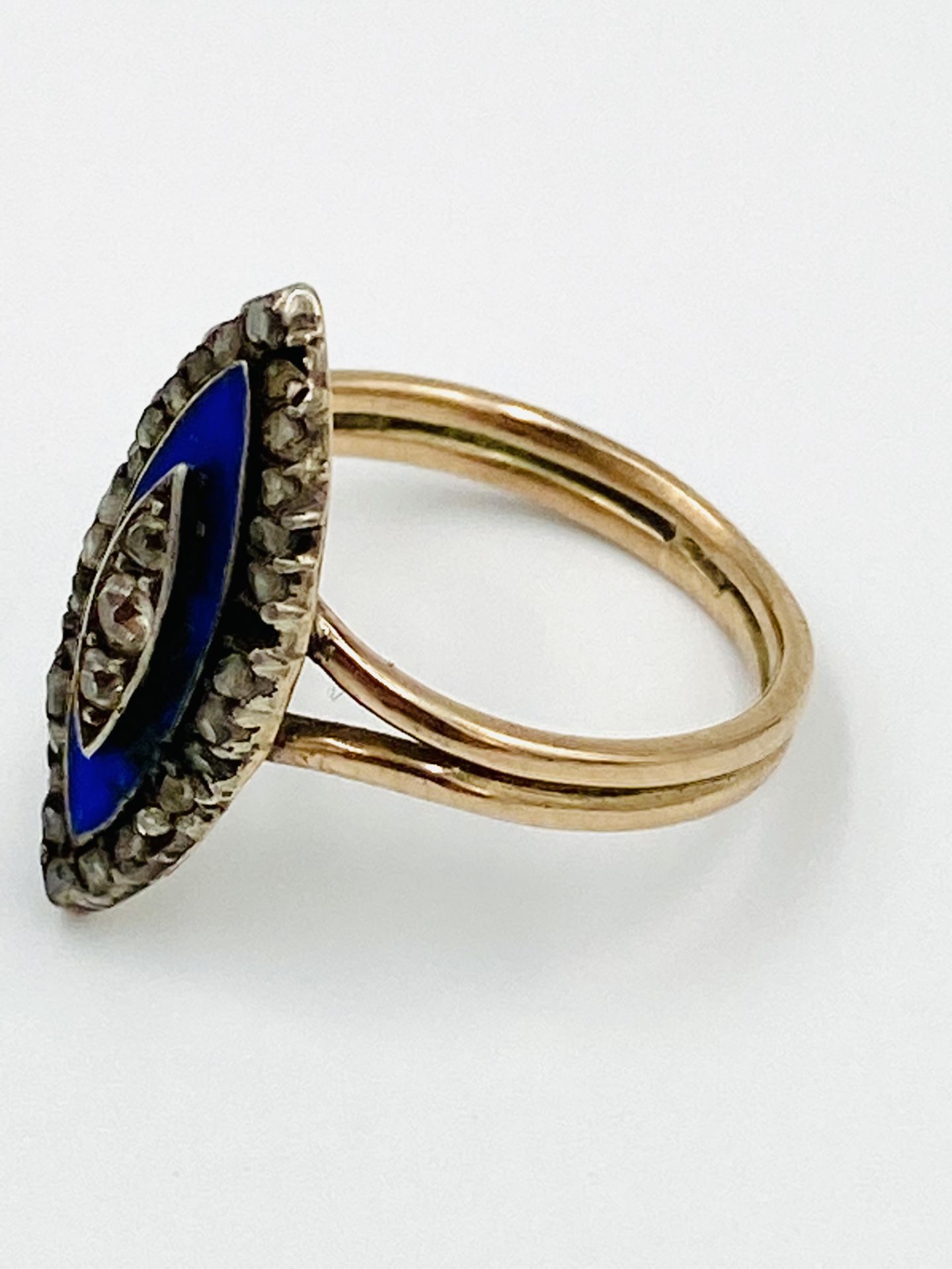 Antique gold, enamel and diamond ring - Image 2 of 5