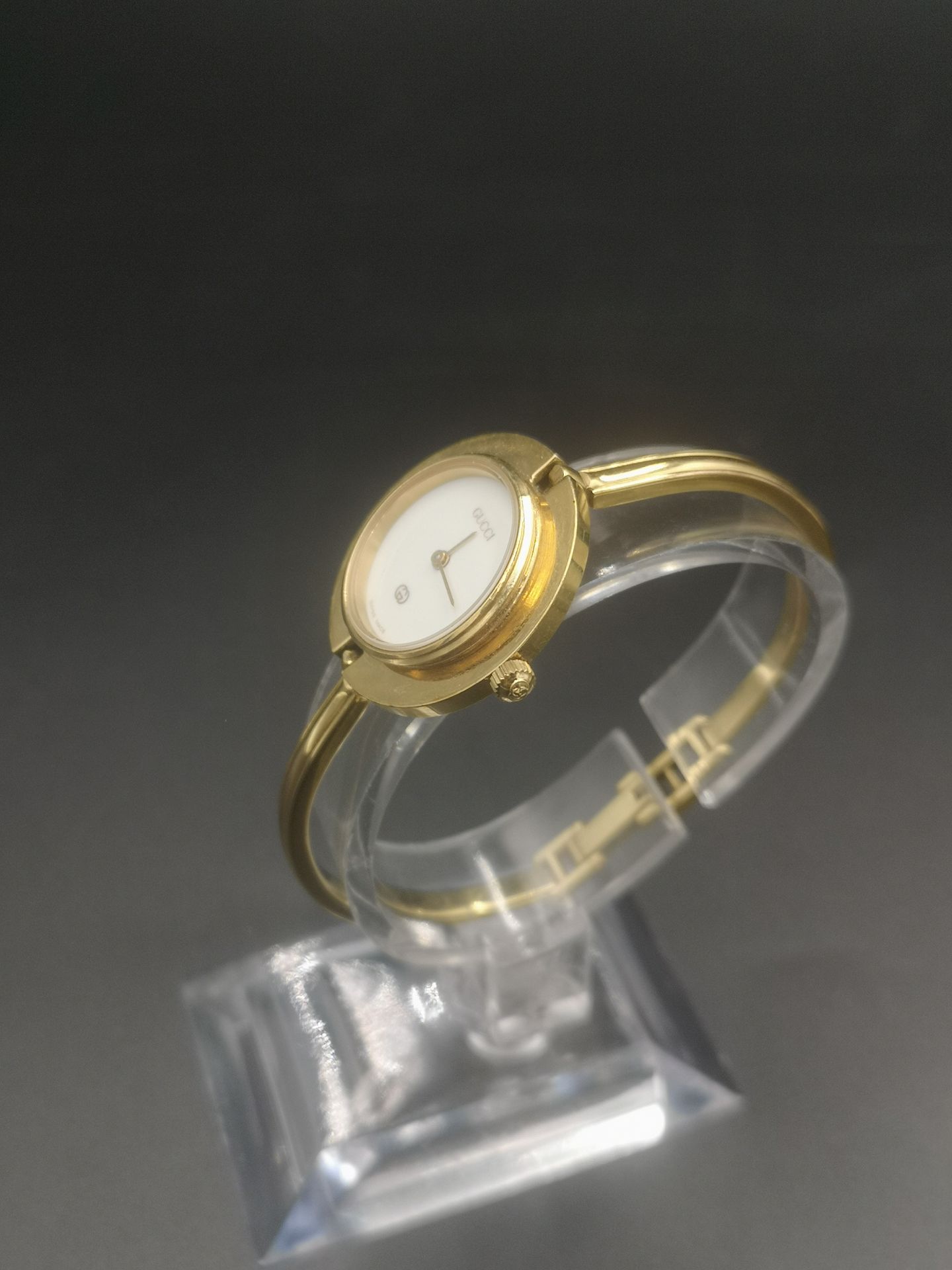 Gucci gold plated ladies quartz wrist watch with 11 interchangeable bezels - Image 3 of 6