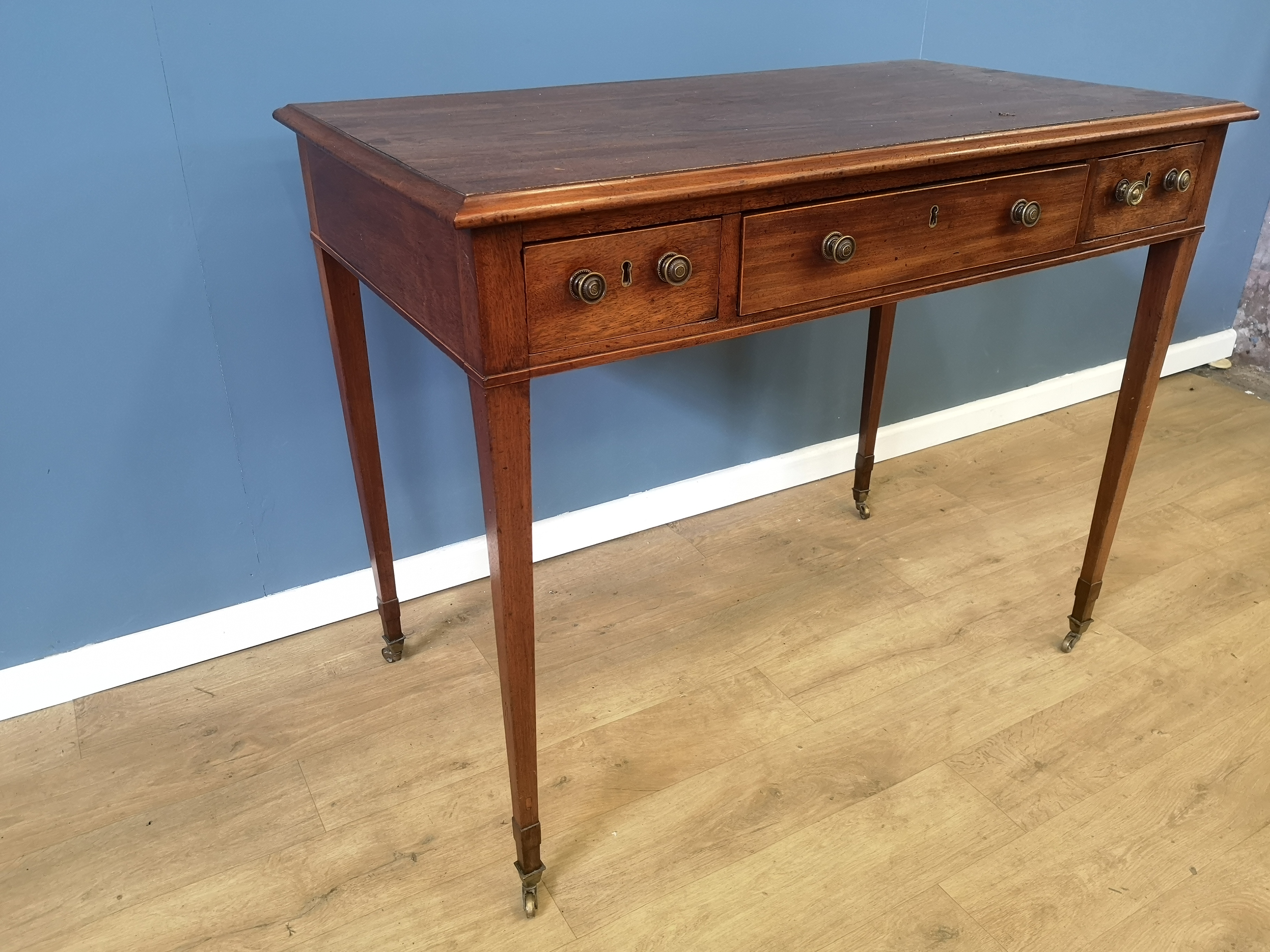 Mahogany occasional table - Image 3 of 5