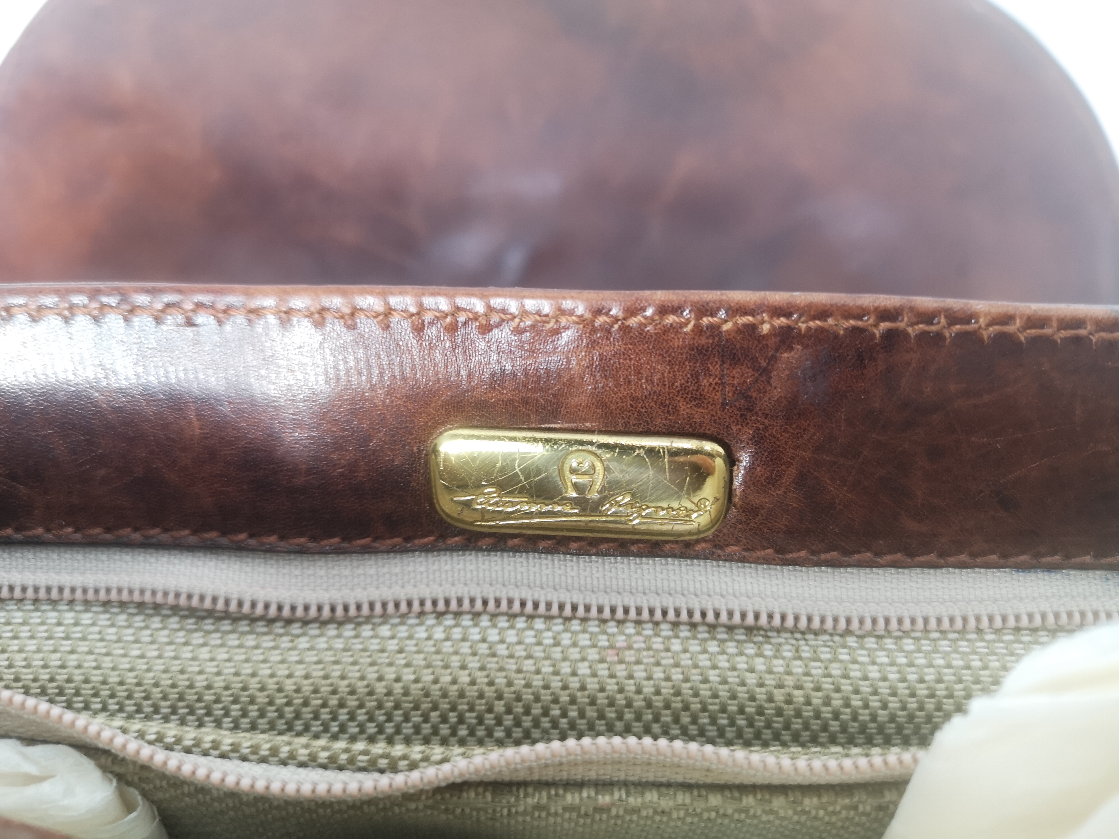Brown leather cartridge style shoulder bag together with a blue Emy bag - Image 3 of 5