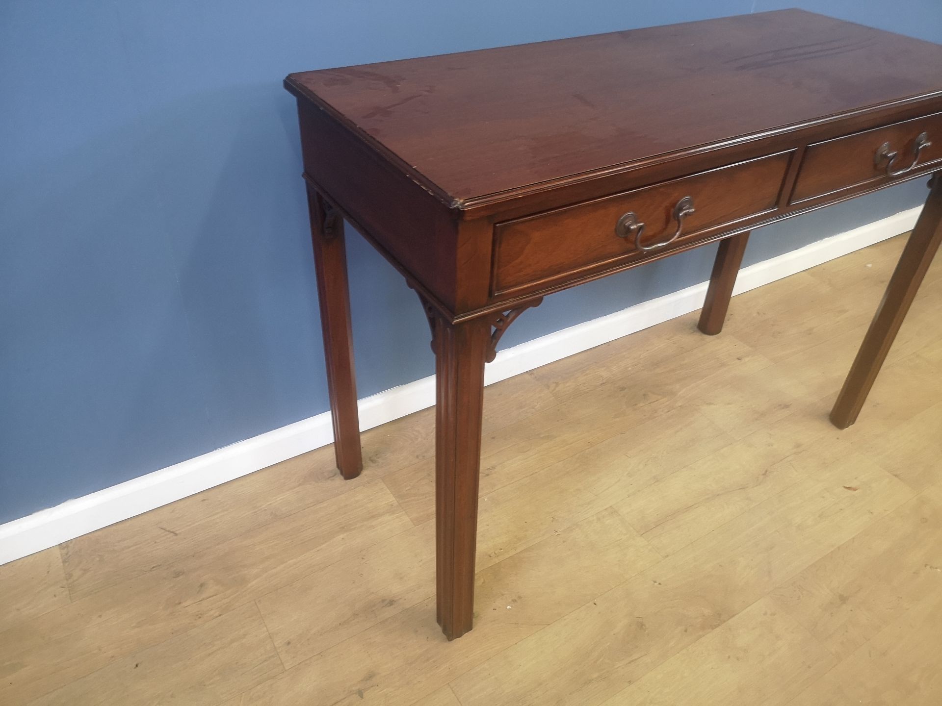 Contemporary mahogany side table - Image 3 of 6