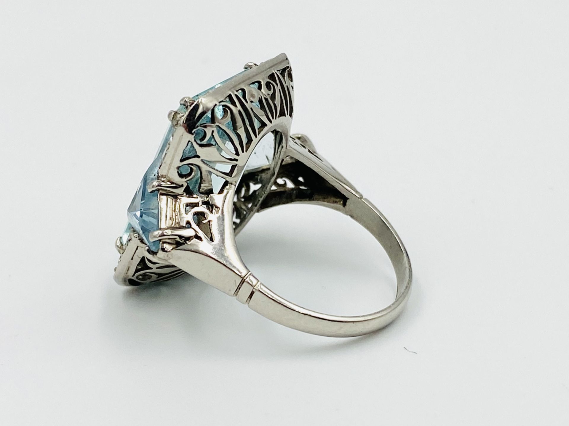 Platinum, aquamarine and diamond ring - Image 3 of 6