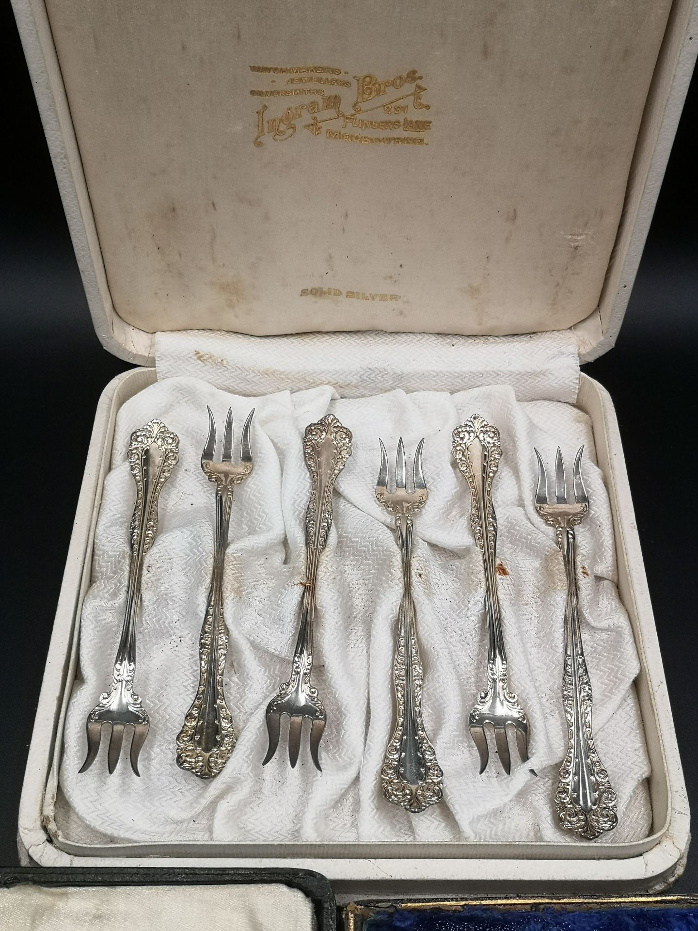 Box of silver tea spoons, a box of silver forks and a box with two silver spoons - Image 2 of 7