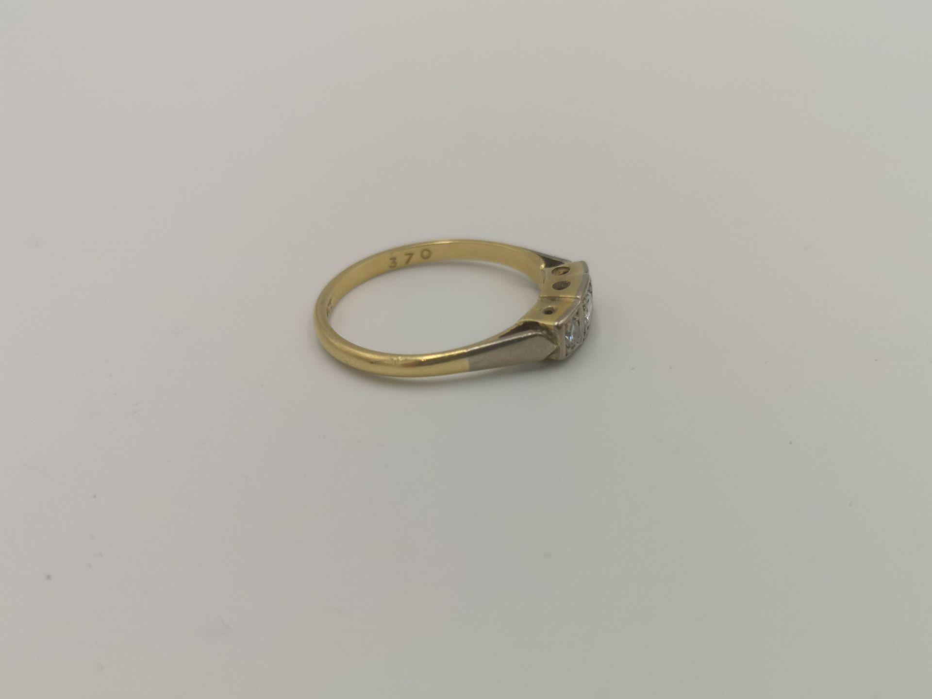 18ct gold and diamond ring - Image 4 of 5