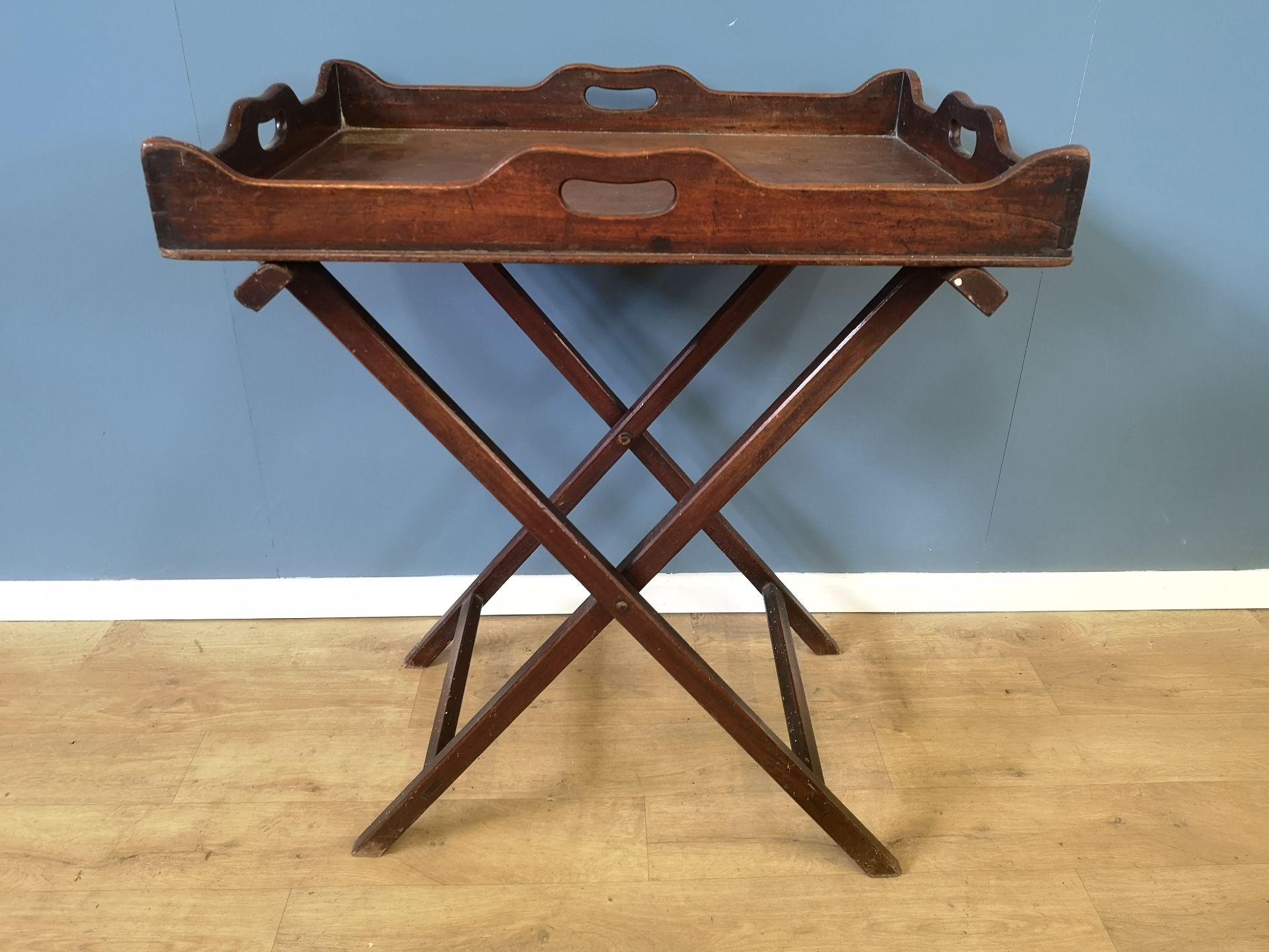 Victorian mahogany butlers tray - Image 2 of 4