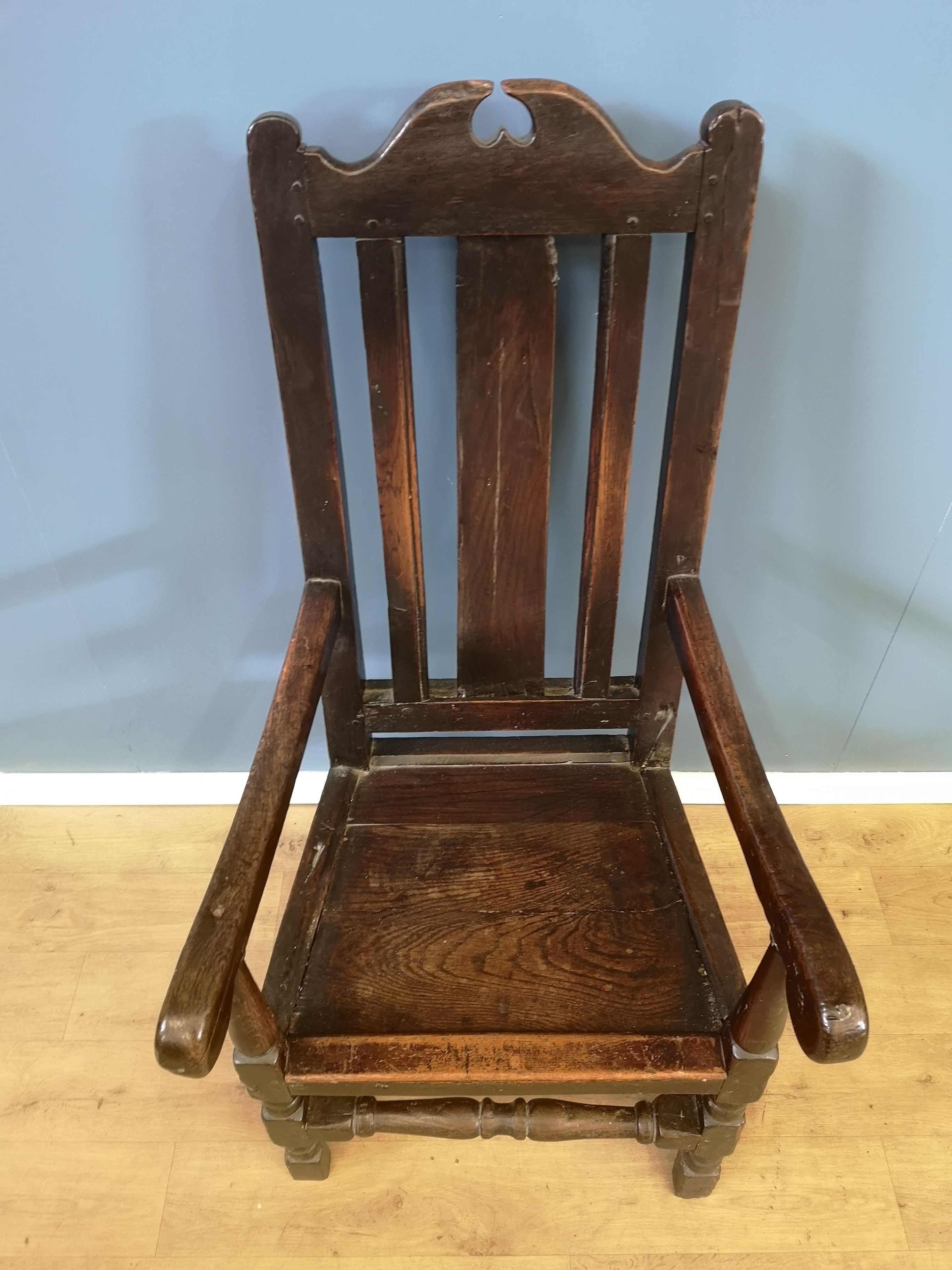 Oak and elm rail back armchair - Image 4 of 5