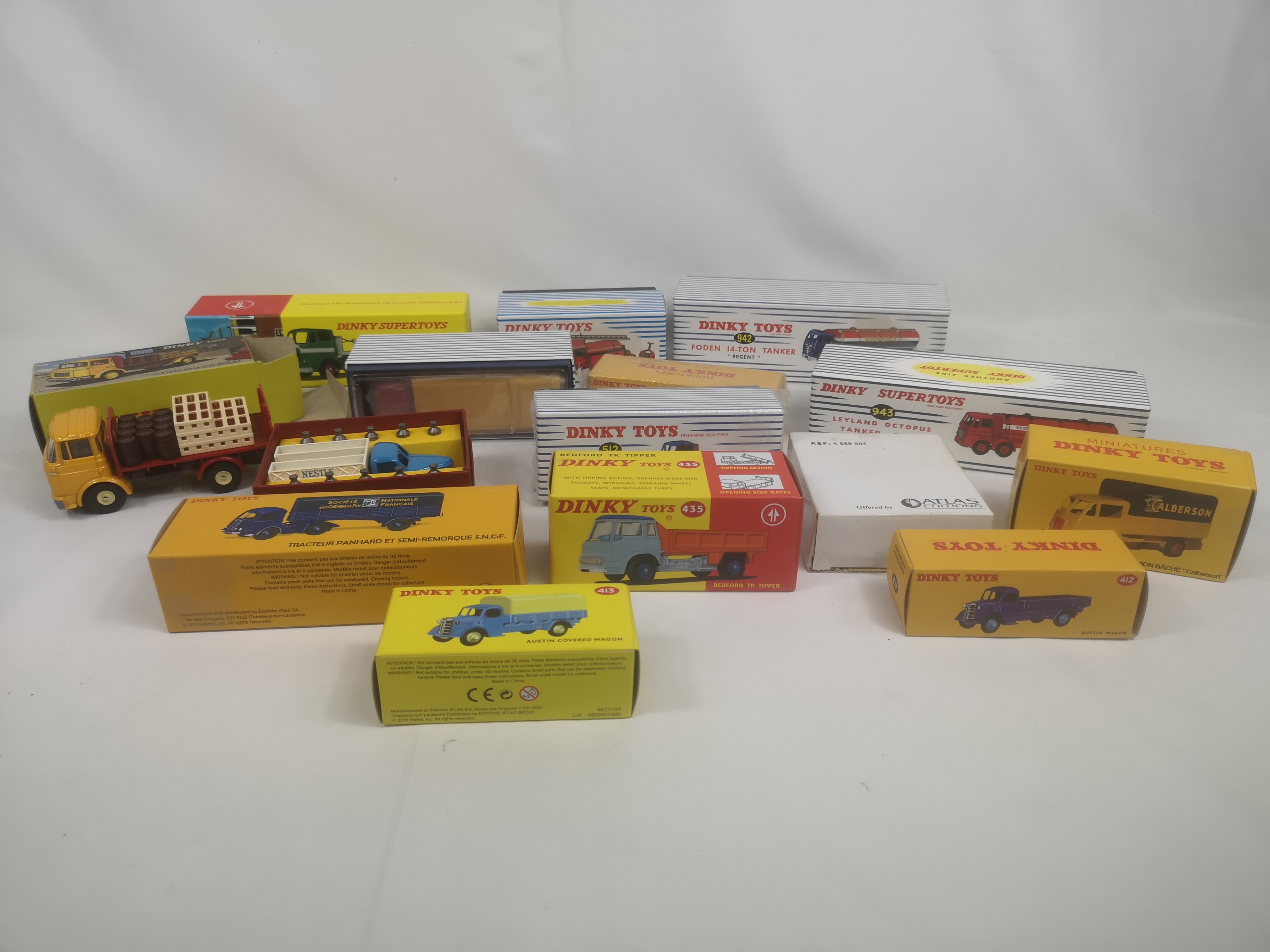 Fourteen boxed Dinky diecast model trucks and lorries. - Image 4 of 4