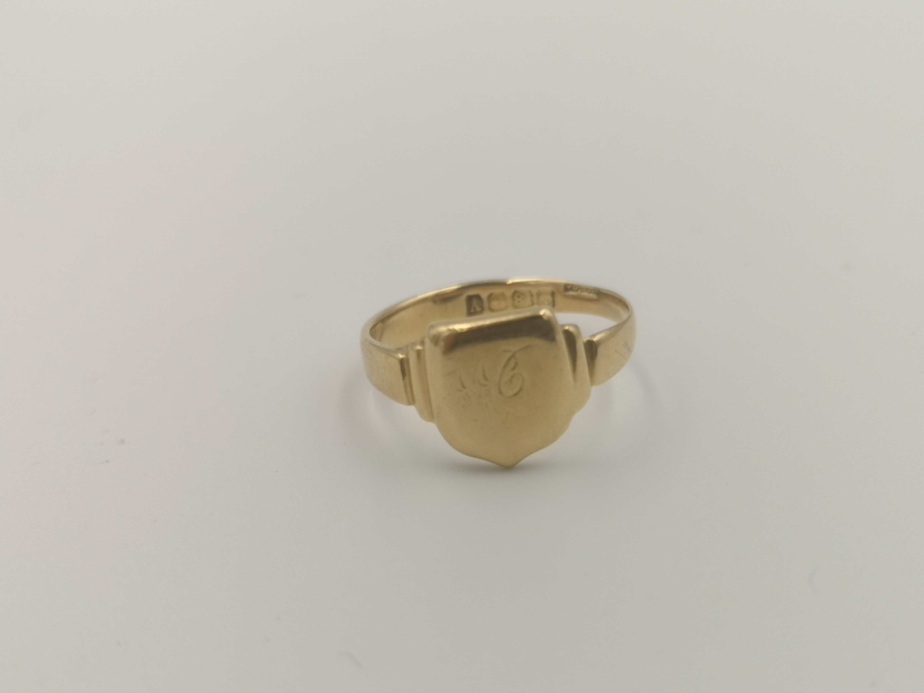 18ct gold signet ring