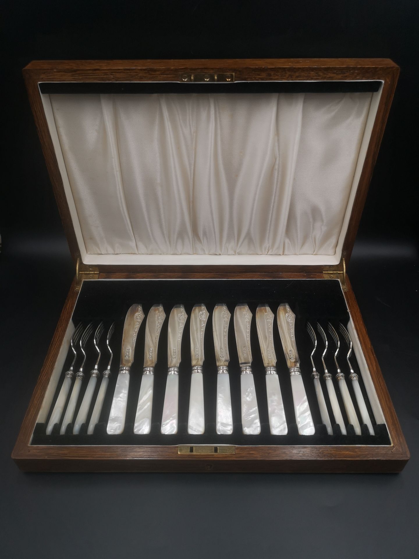 Canteen of silver and mother of pearl fish knives and forks - Image 3 of 6