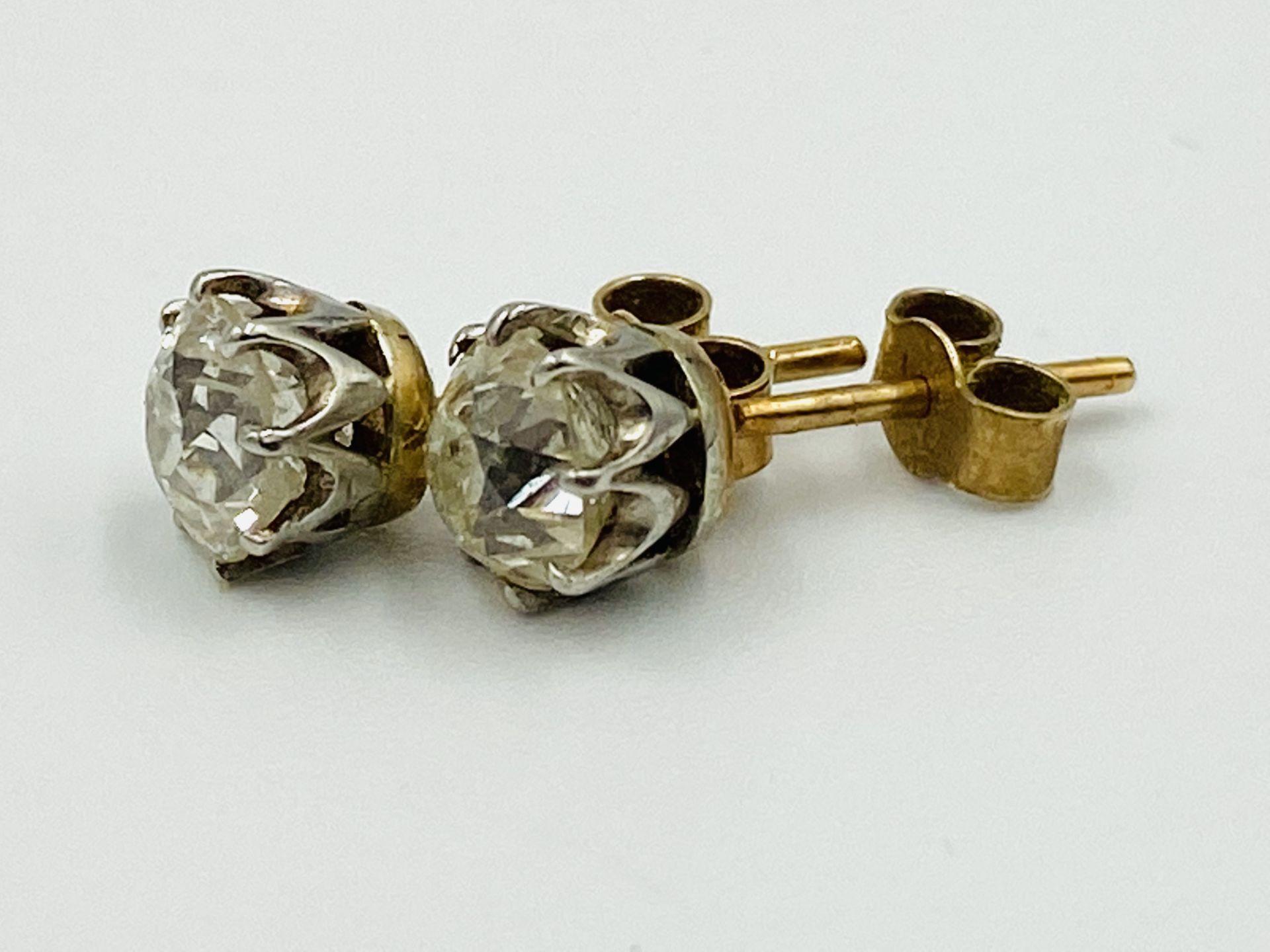 Pair of 9ct gold and diamond earrings - Image 3 of 4
