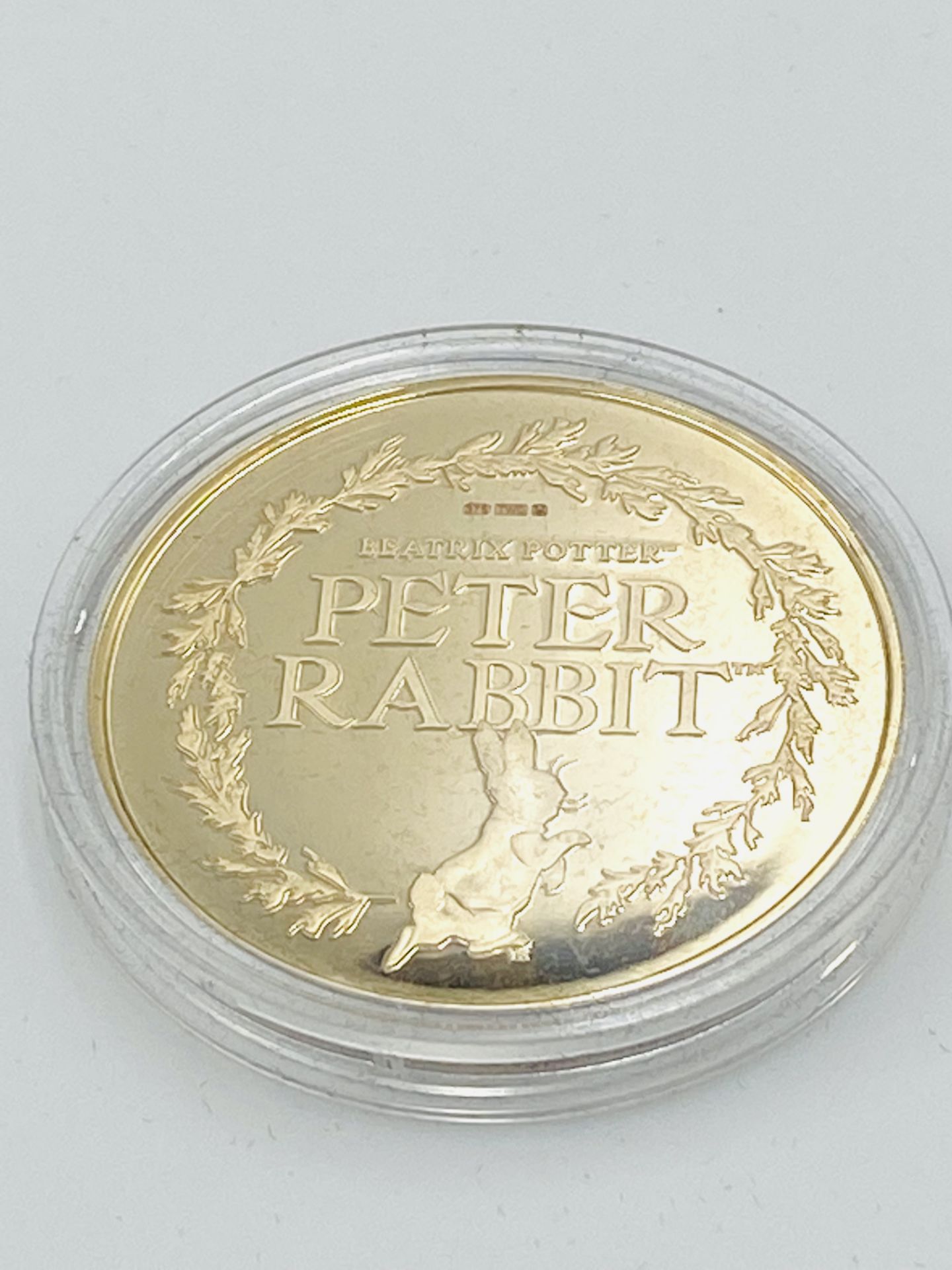 Mint Editions Limited Edition 10/30 "Peter Rabbit and the Christmas Wreath" Gold Medal - Image 3 of 4