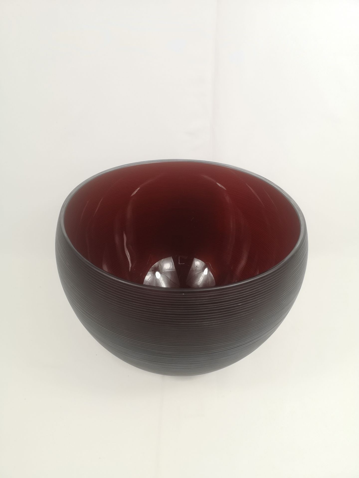 Red glass bowl, signed by artist - Image 4 of 4