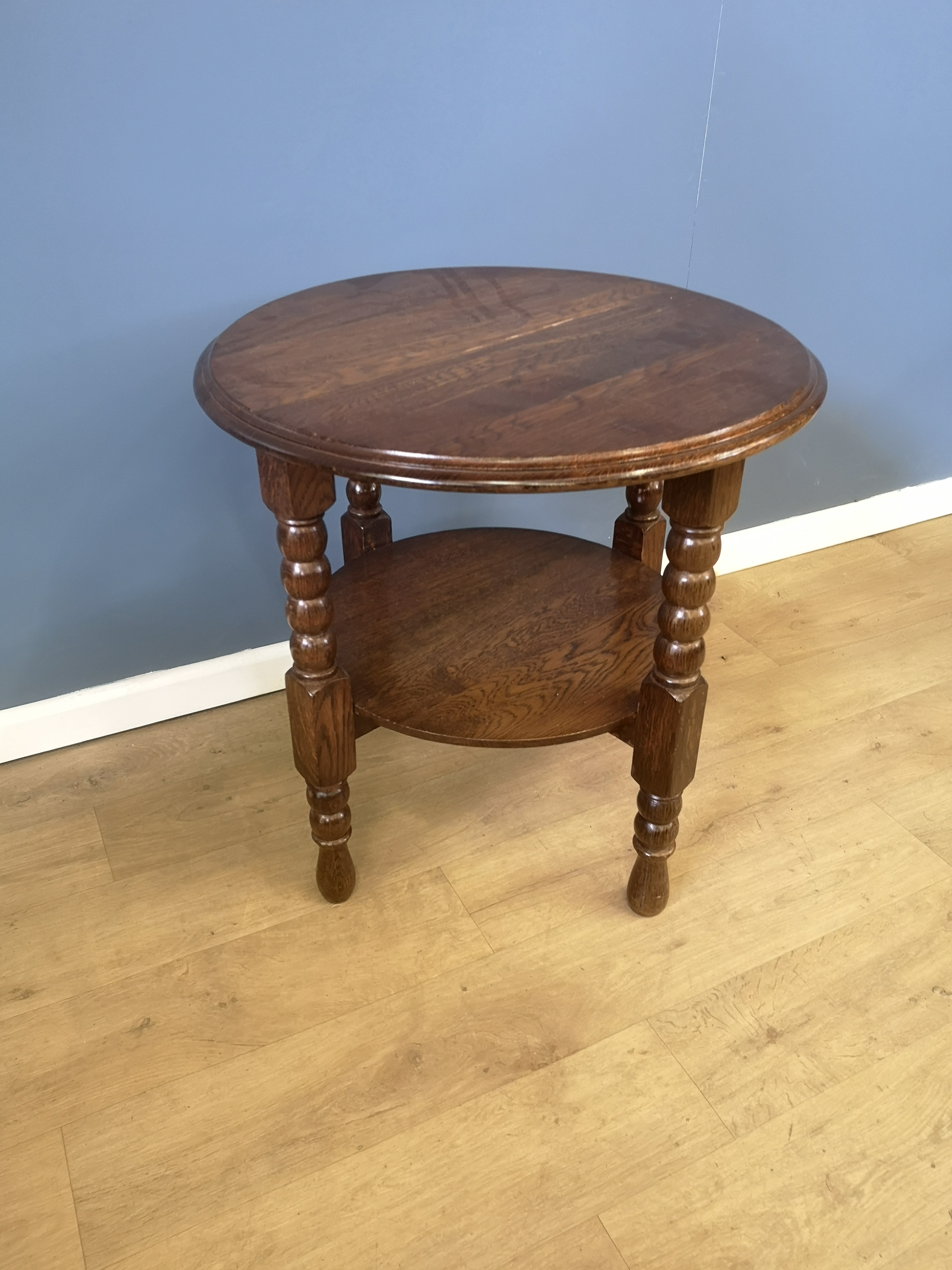Circular oak side table - Image 4 of 4