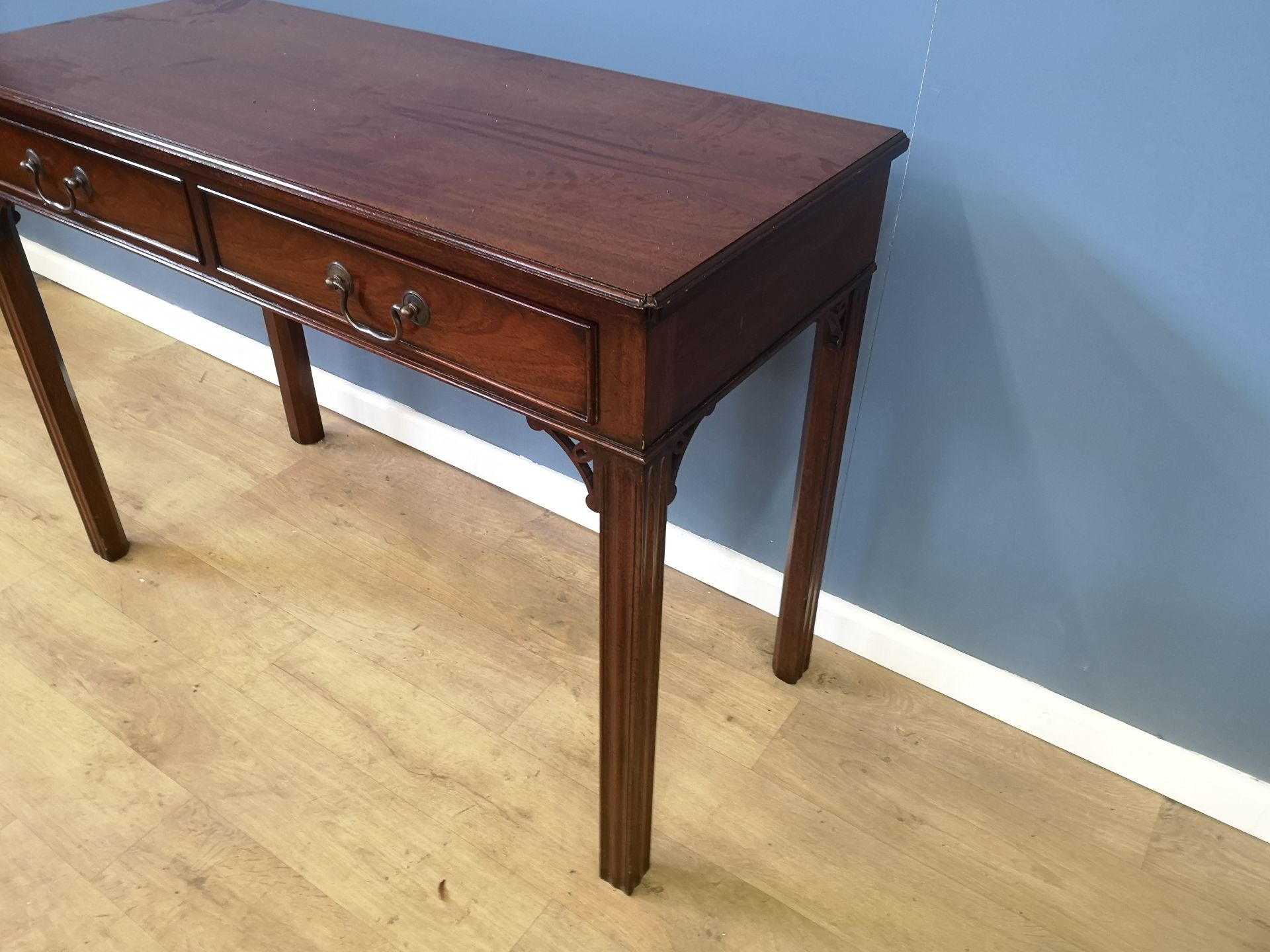 Contemporary mahogany side table - Image 4 of 6