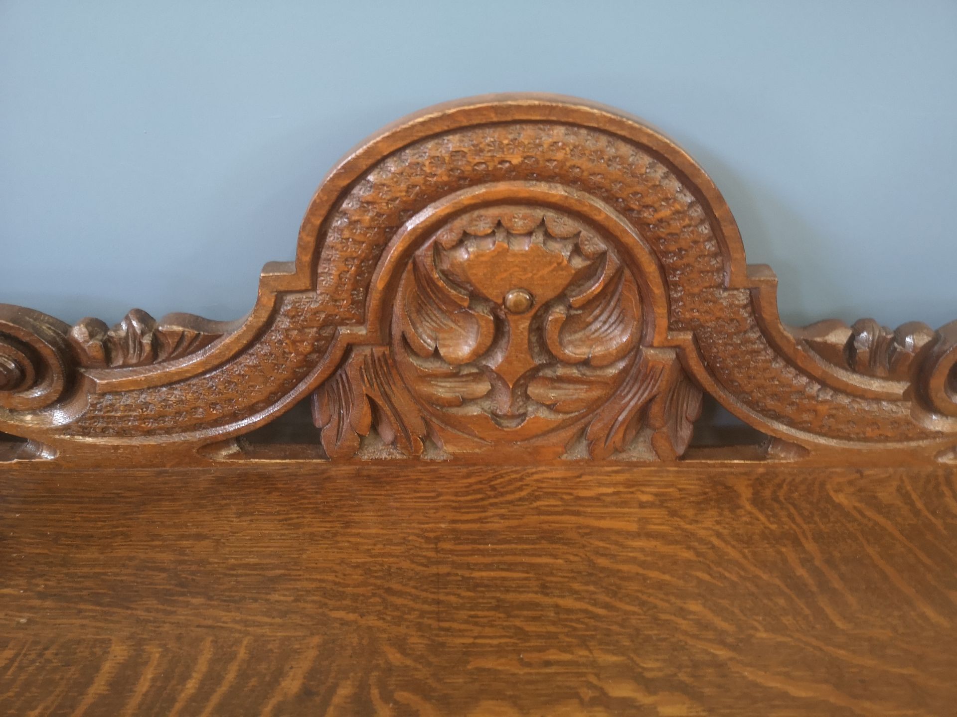 Carved oak bench seat - Image 3 of 5