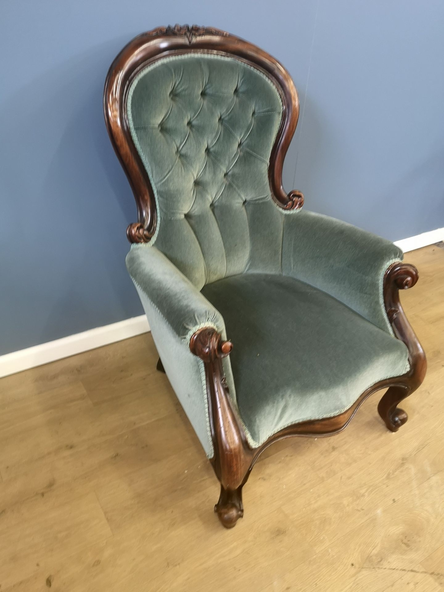 Mahogany framed button back bedroom chair - Image 2 of 5