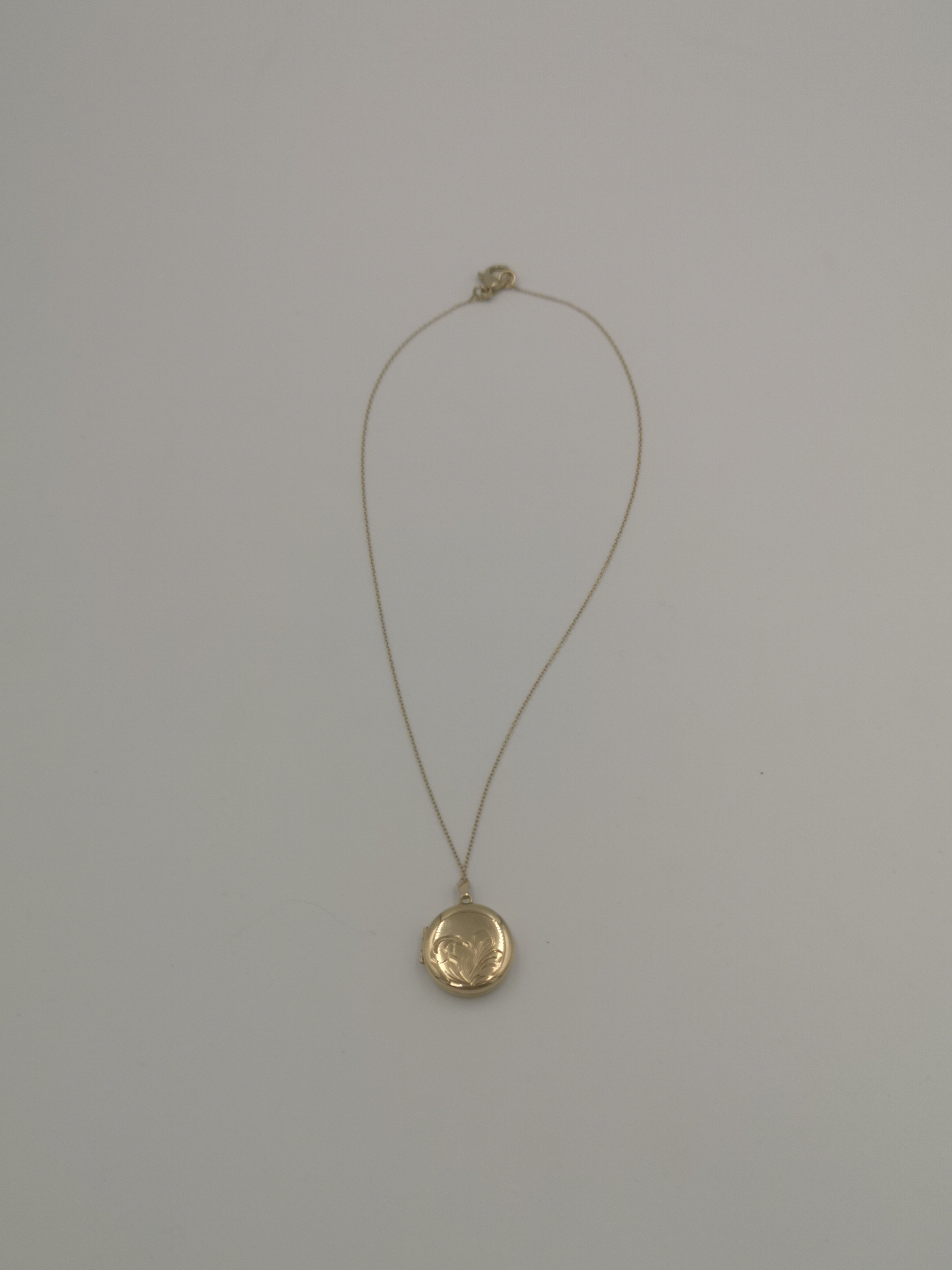 9ct gold locket and chain - Image 4 of 4