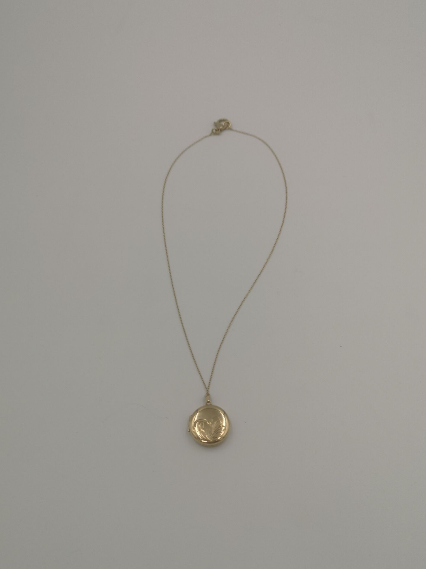 9ct gold locket and chain - Image 4 of 4