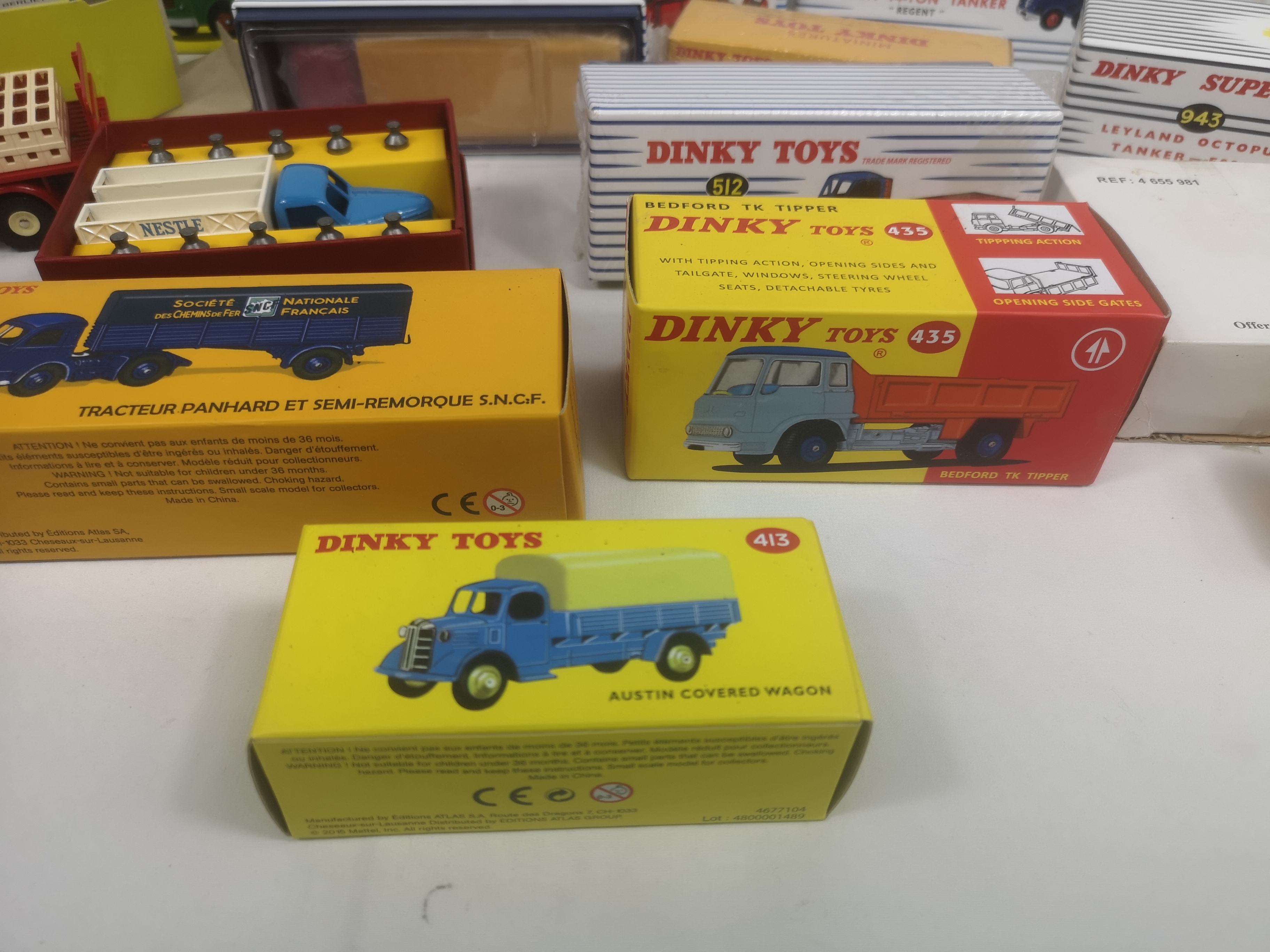 Fourteen boxed Dinky diecast model trucks and lorries. - Image 3 of 4