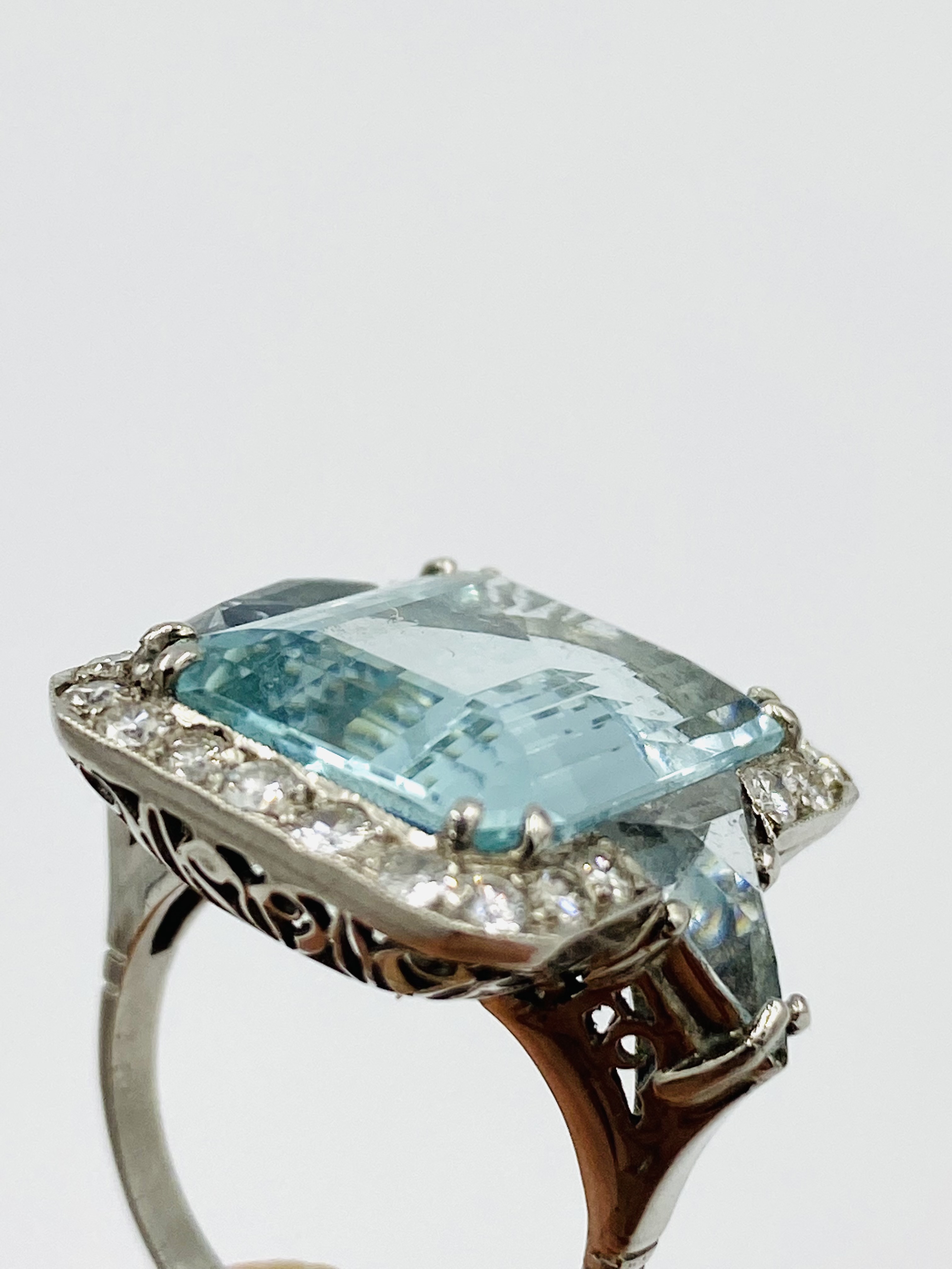 Platinum, aquamarine and diamond ring - Image 5 of 6