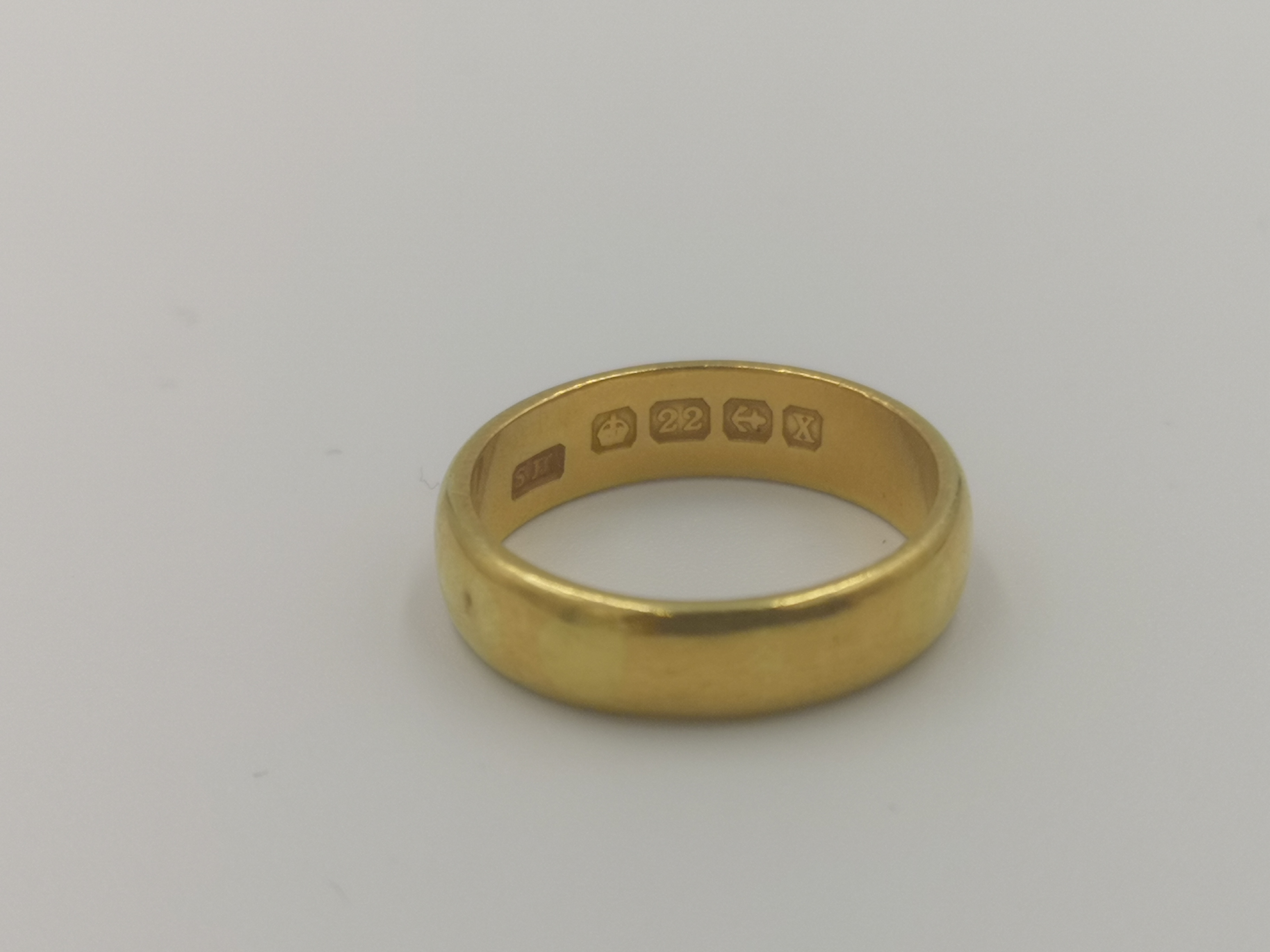 22ct gold band - Image 2 of 4