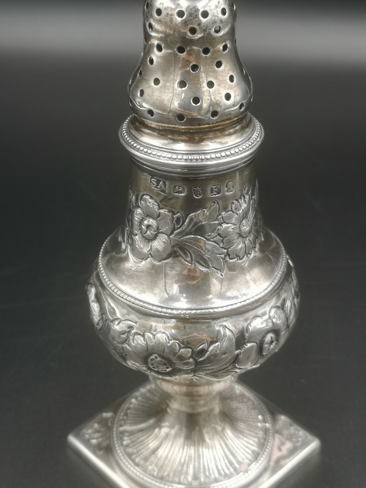 Georgian silver sugar caster - Image 2 of 5