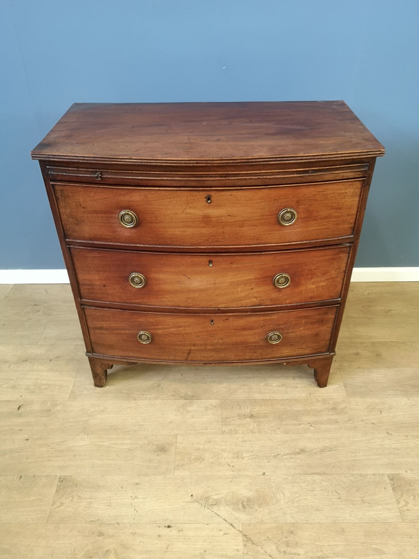 Victorian bow fronted chest of drawers - Image 7 of 7