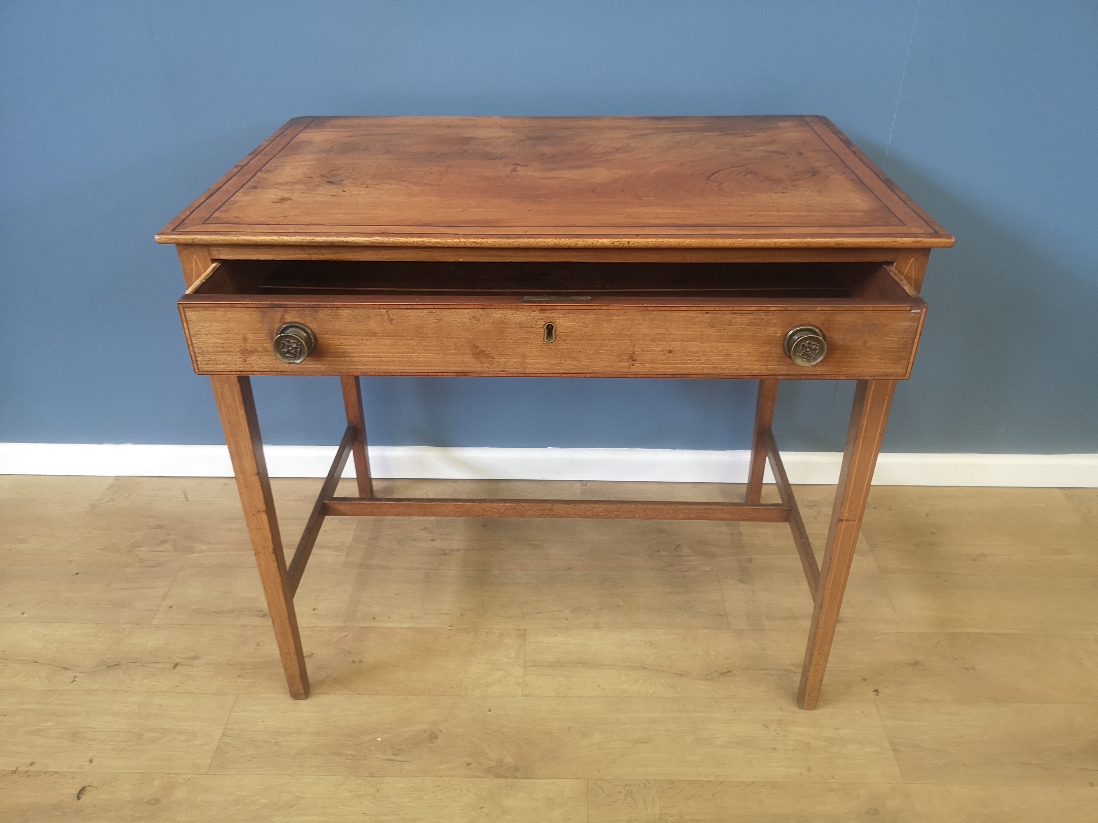 Mahogany occasional table - Image 3 of 6