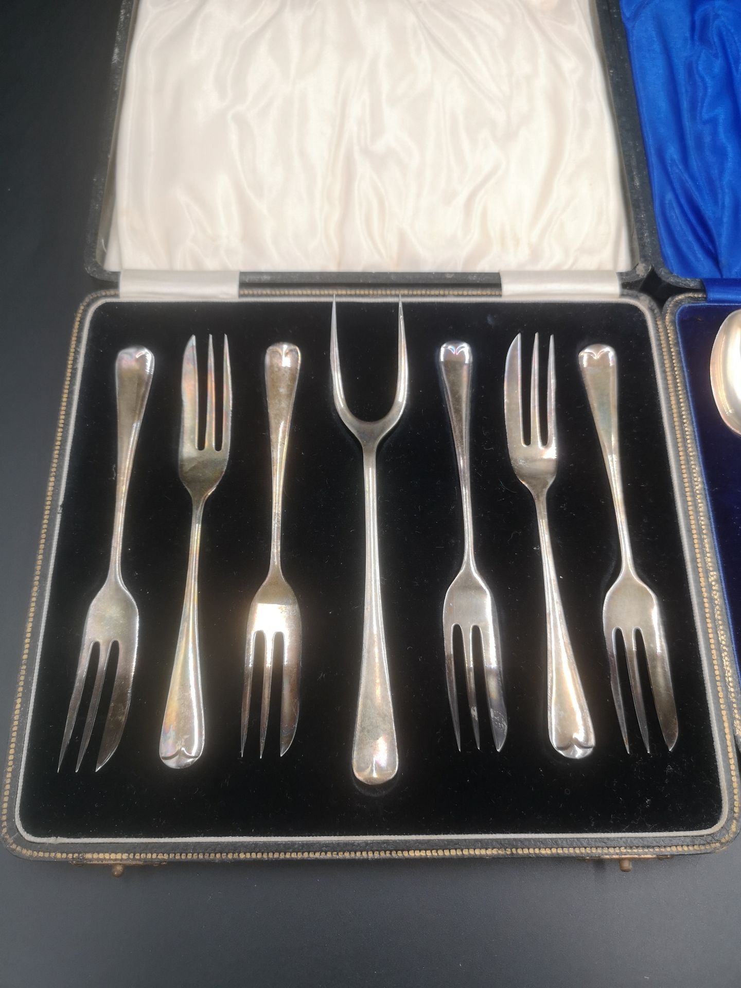 Five silver tea spoons together with a boxed set of silver forks - Image 2 of 4