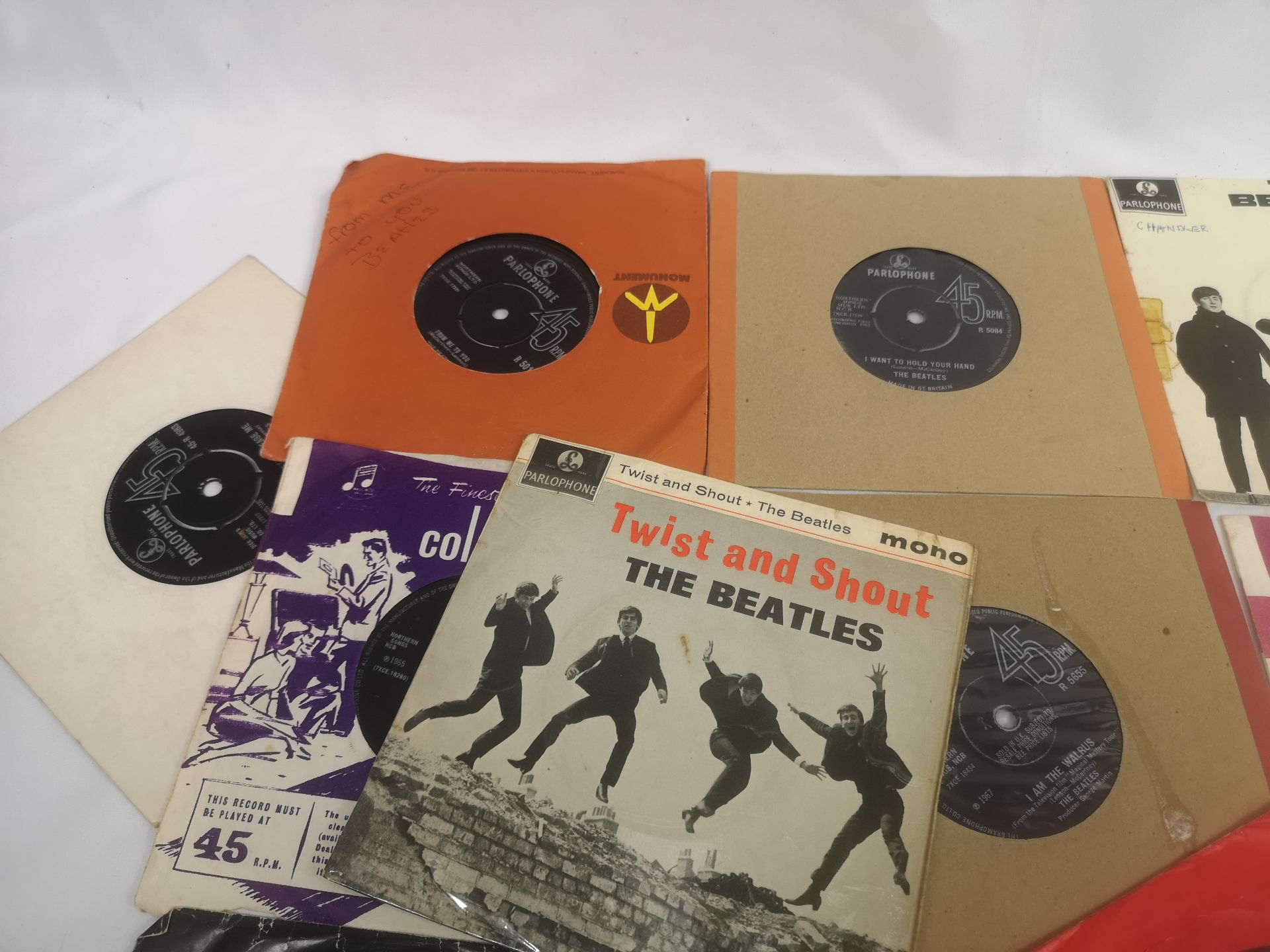 Collection of Beatles singles - Image 2 of 5