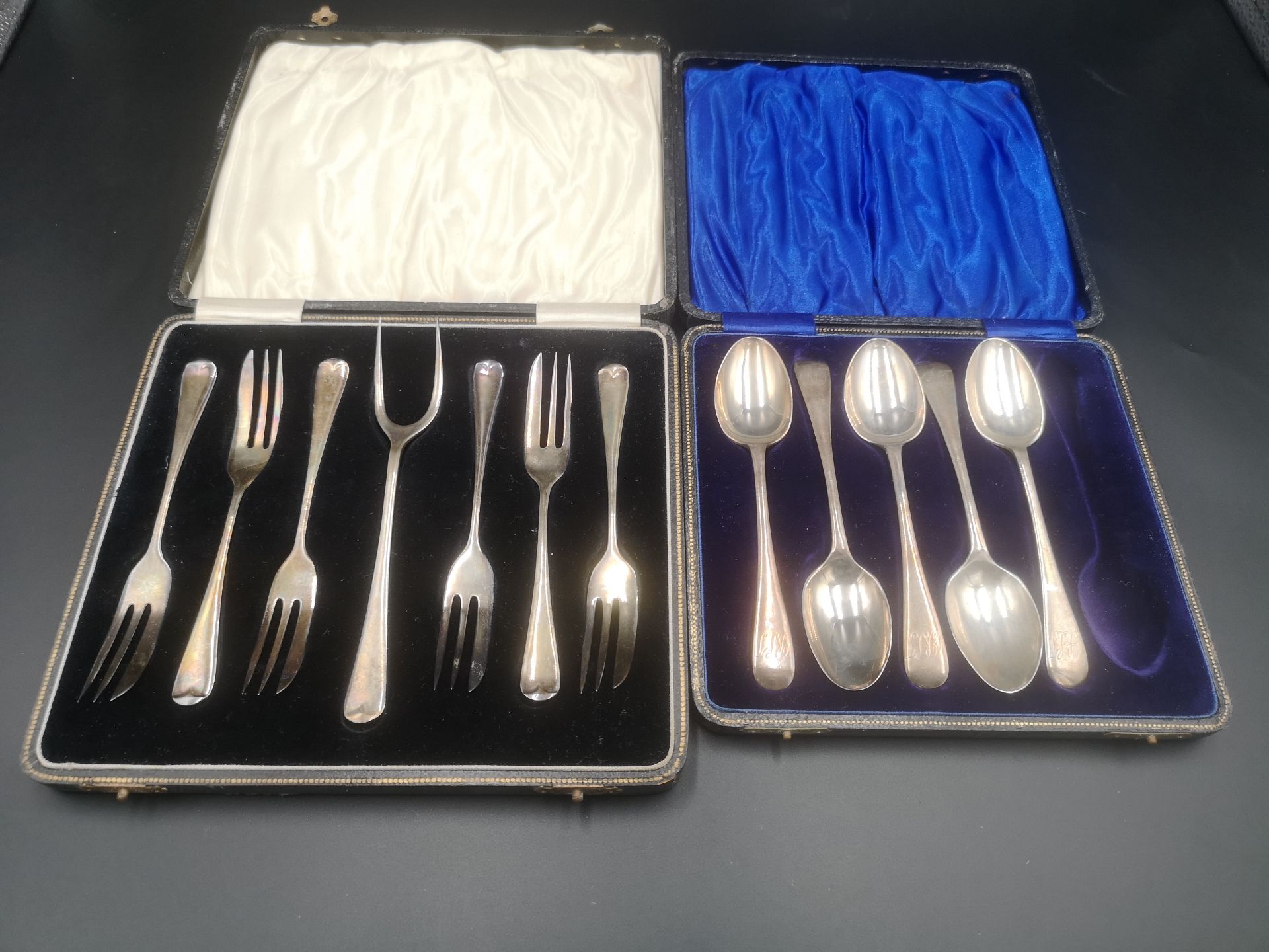 Five silver tea spoons together with a boxed set of silver forks