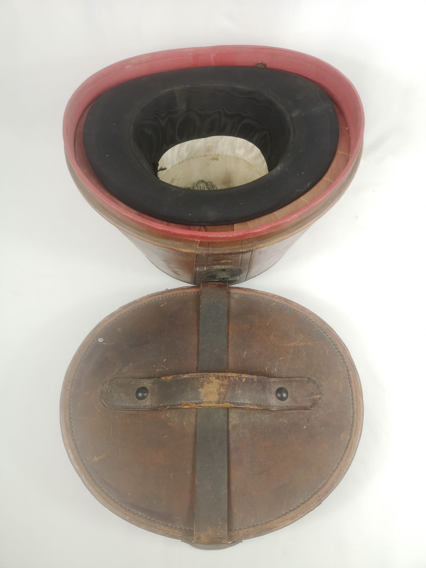 Woodrow top hat in leather box together with a canvas hat box - Image 3 of 5