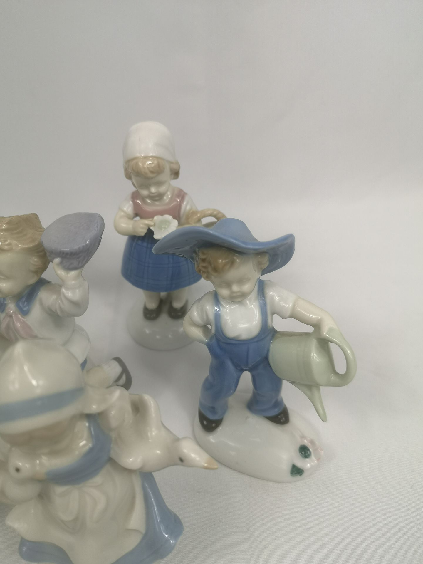 Seven Continental porcelain figurines - Image 4 of 5