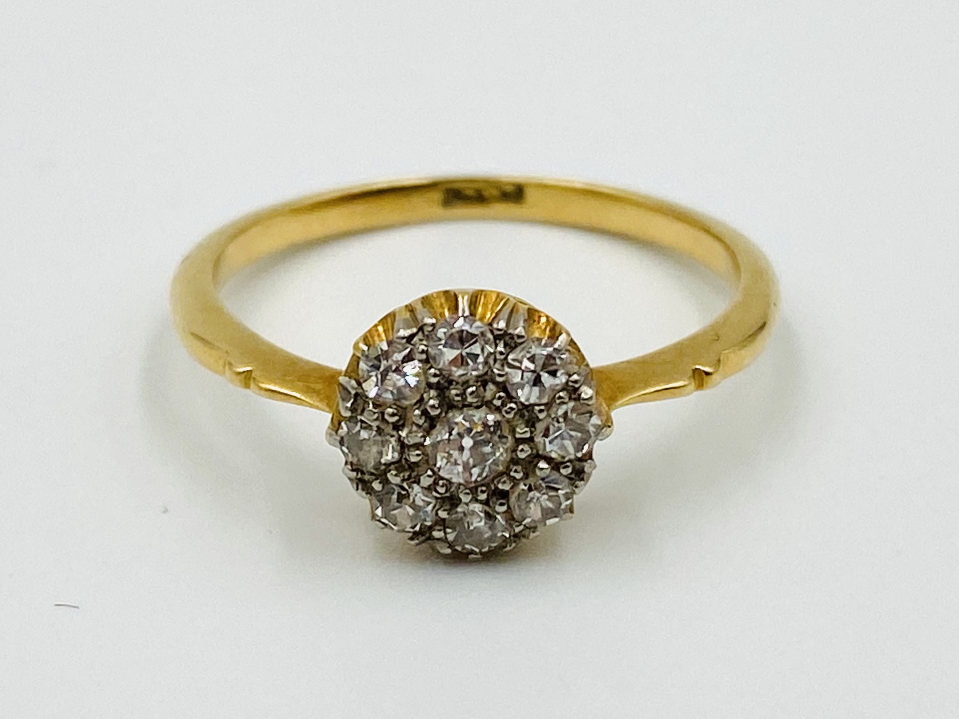 18ct gold and diamond cluster ring