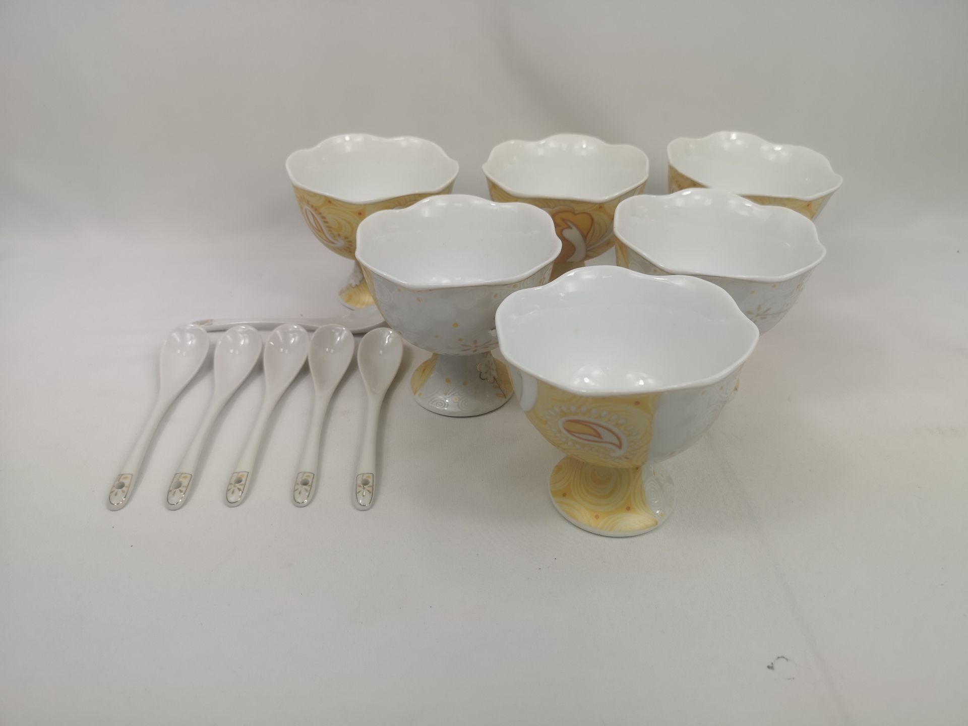 Six Japanese Yamasen porcelain ice cream bowls