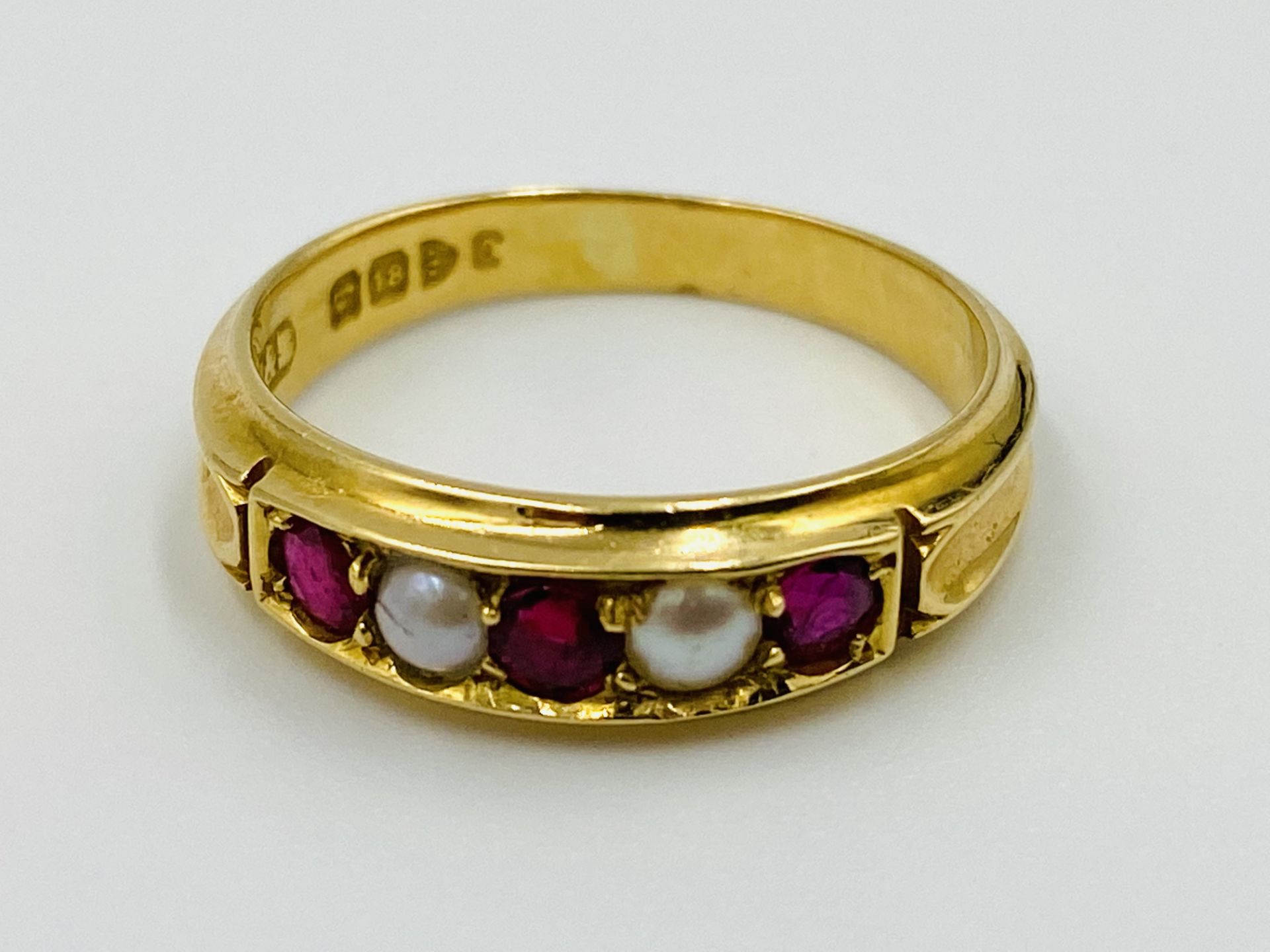 18ct gold, ruby and seed pearl ring - Image 5 of 5