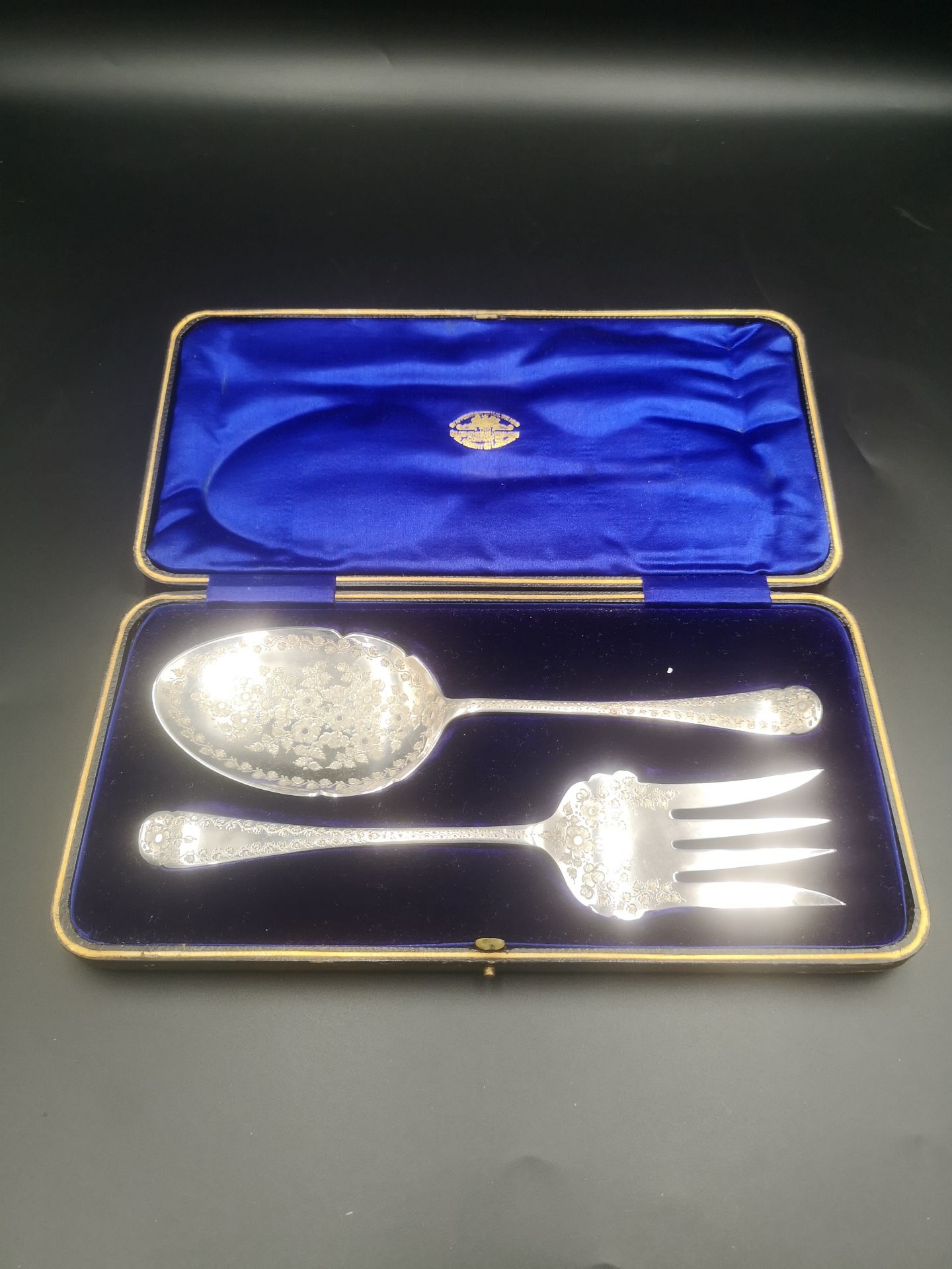 Silver serving set, together with a pair of silver fish servers - Image 4 of 5