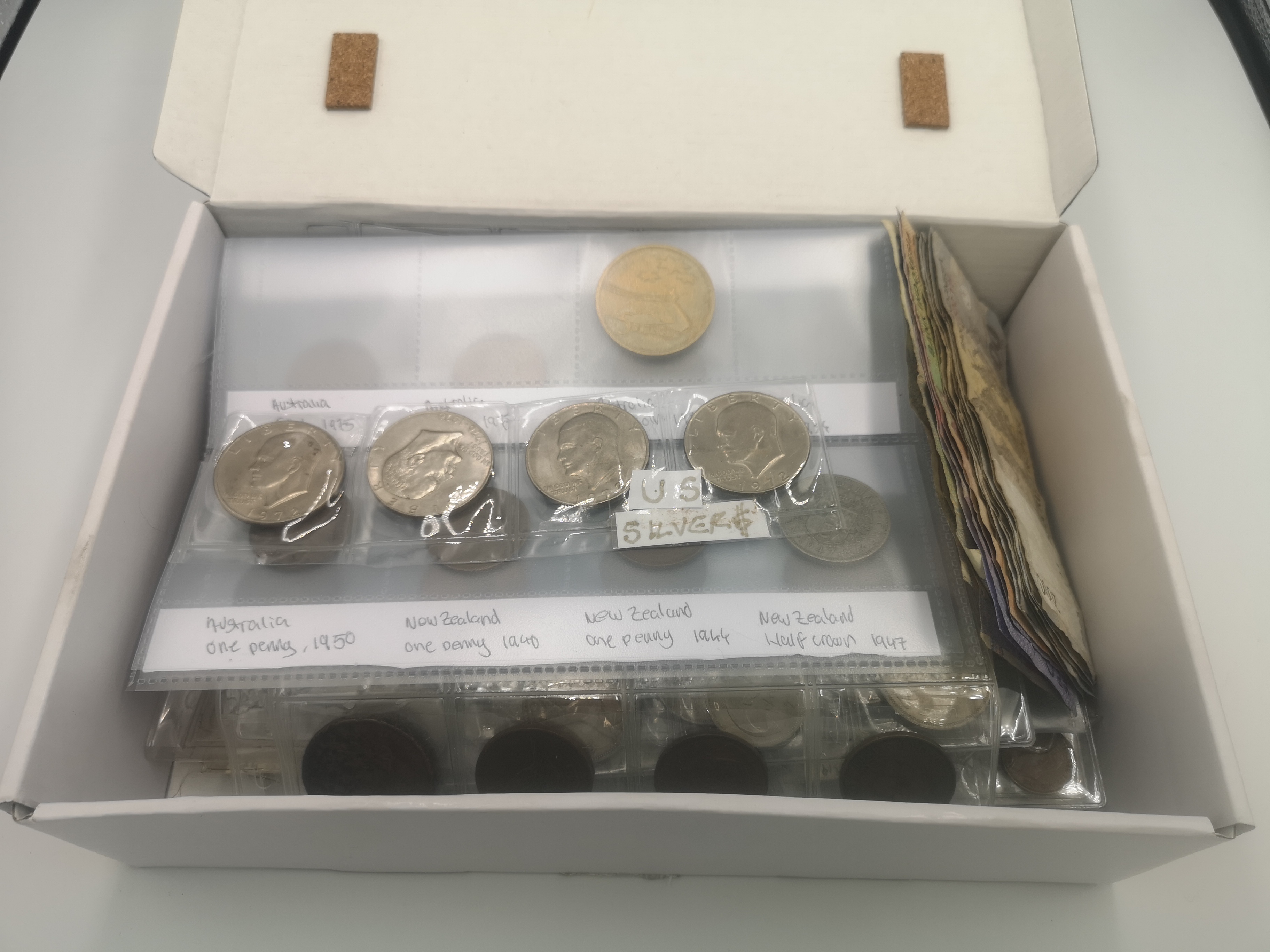 Collection of coins and banknotes - Image 2 of 5