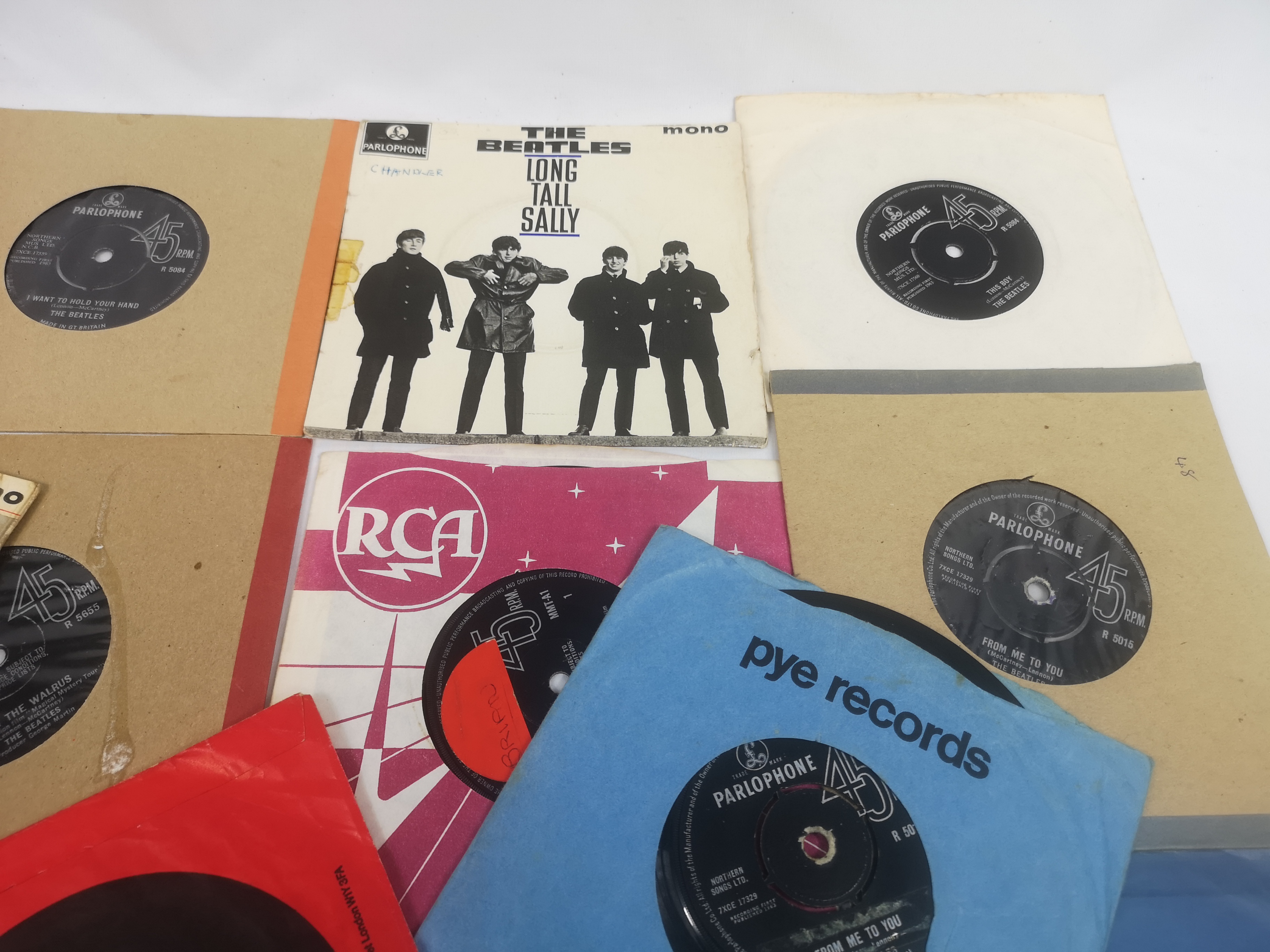 Collection of Beatles singles - Image 3 of 5